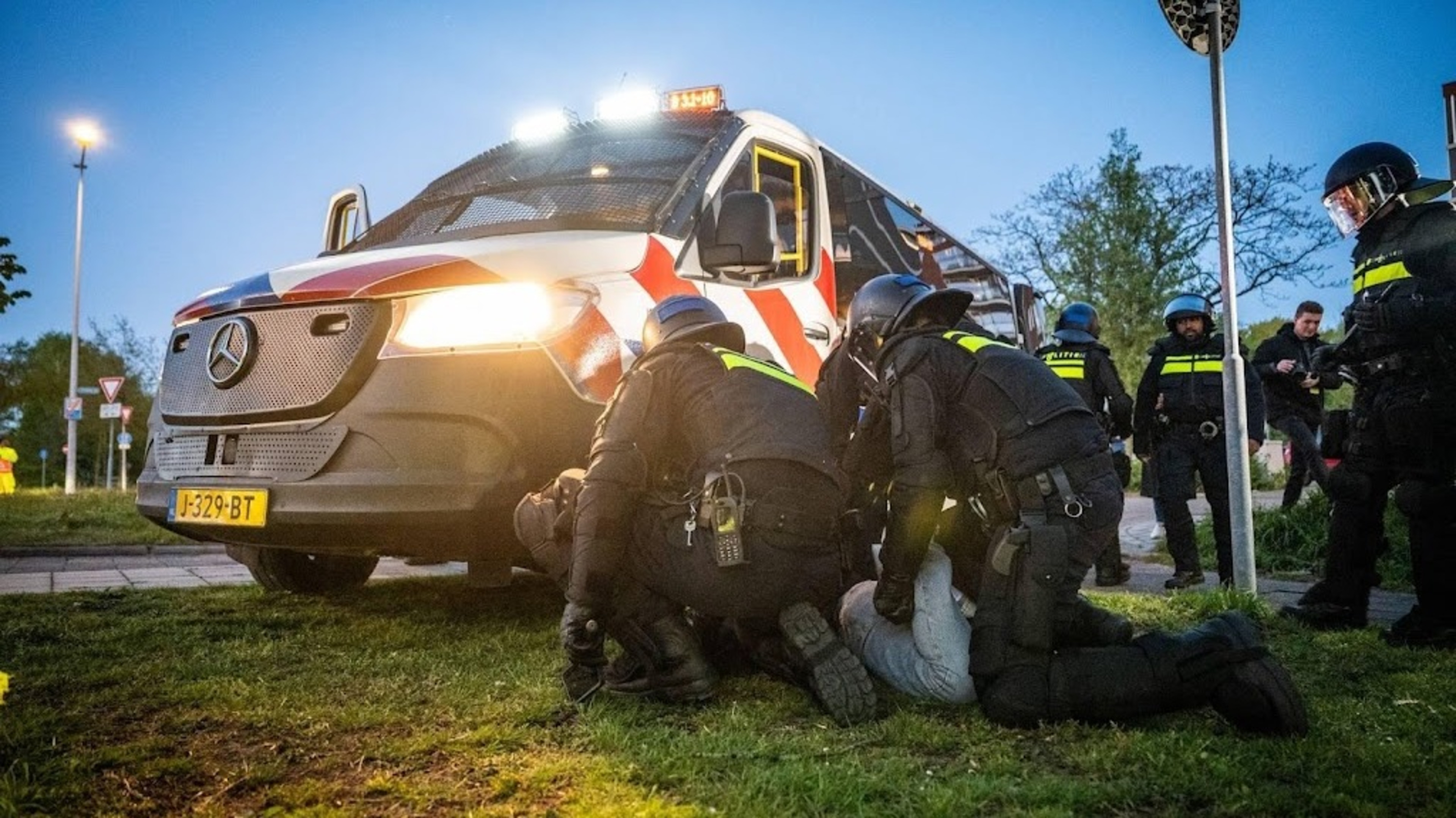 Van Weel: police investigating rioters at asylum center protests