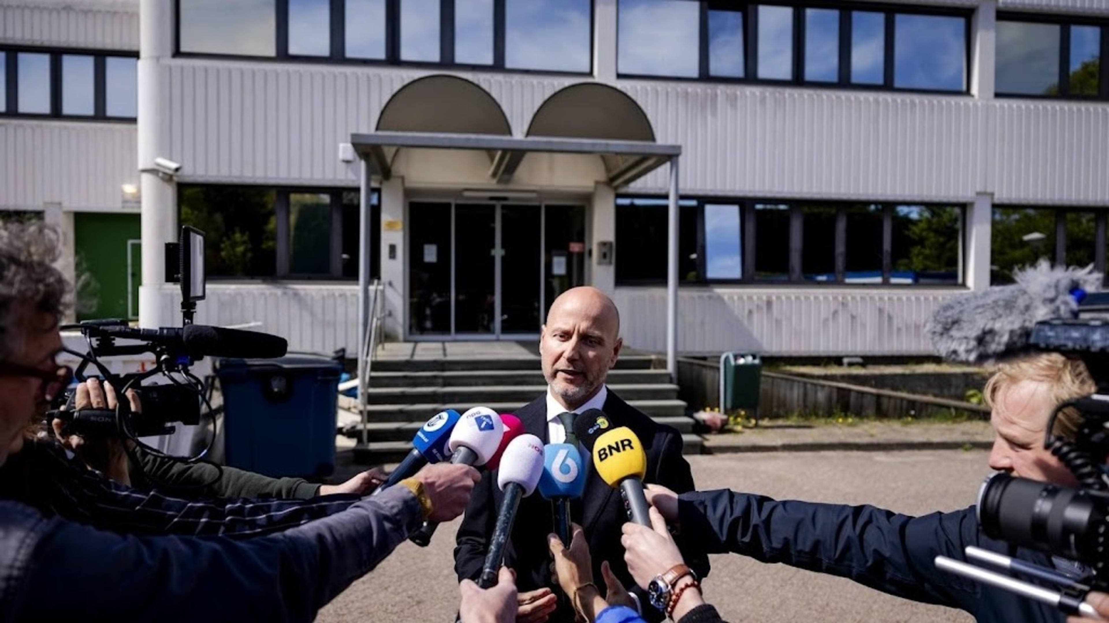 Mayor on Loosdrecht: this undermines society