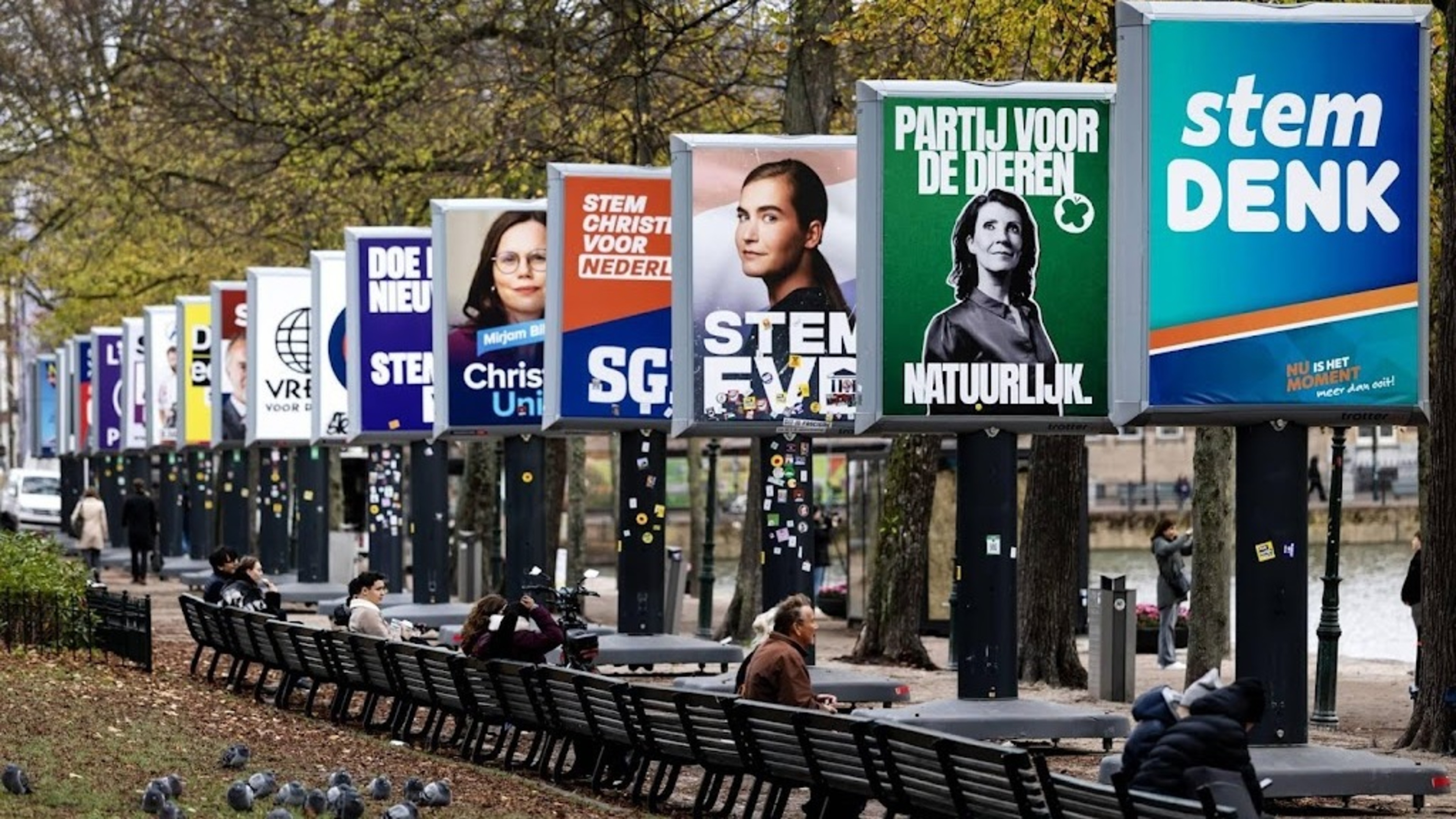 Around 450,000 political party members, highest since 1982