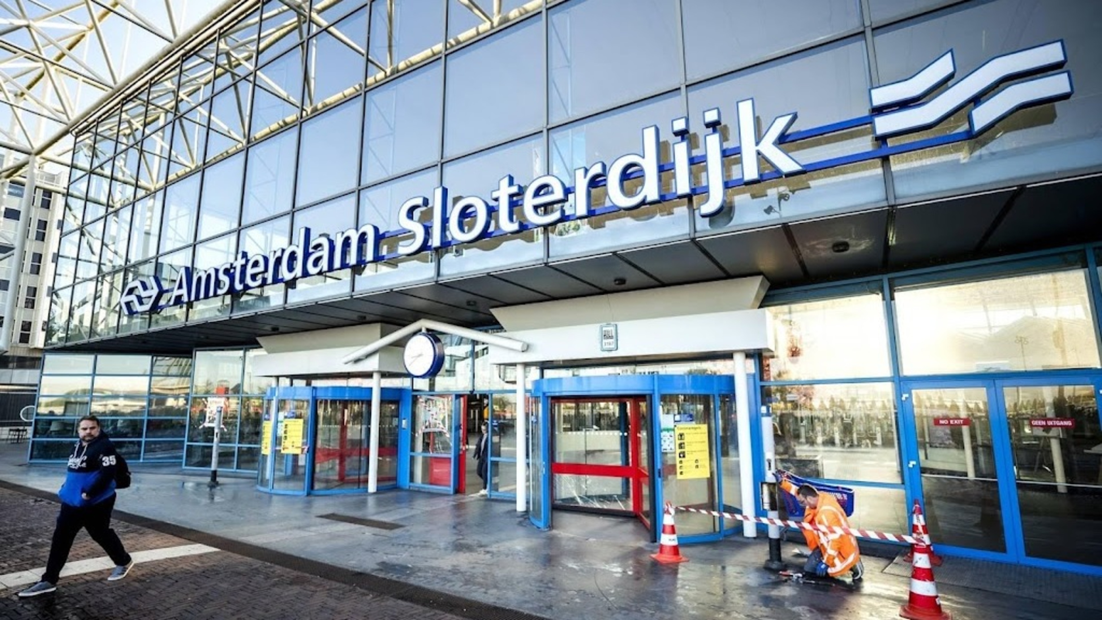 No trains between Sloterdijk and Schiphol due to three switch failures