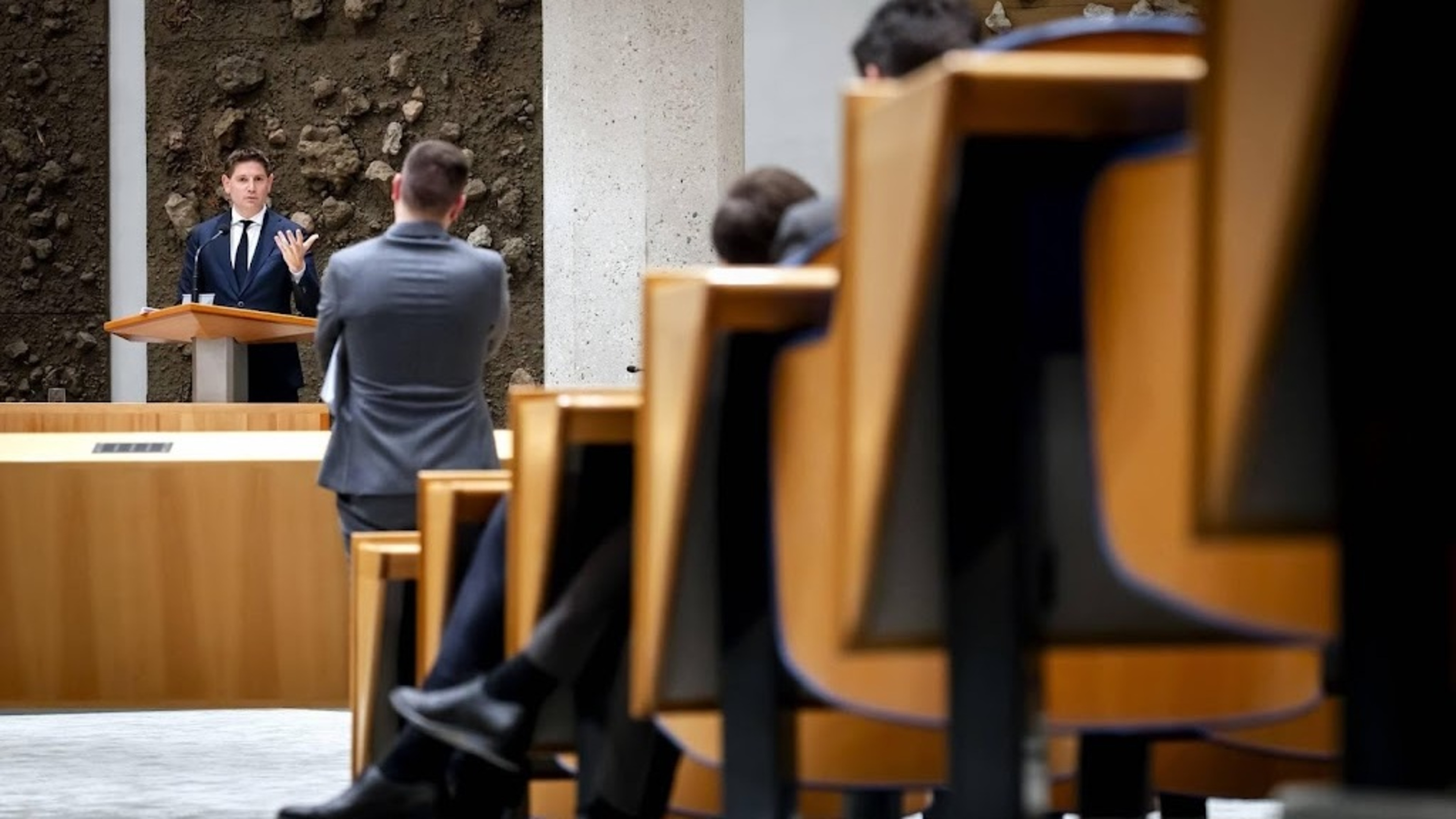 Opposition critical of energy package, divided on additional plans