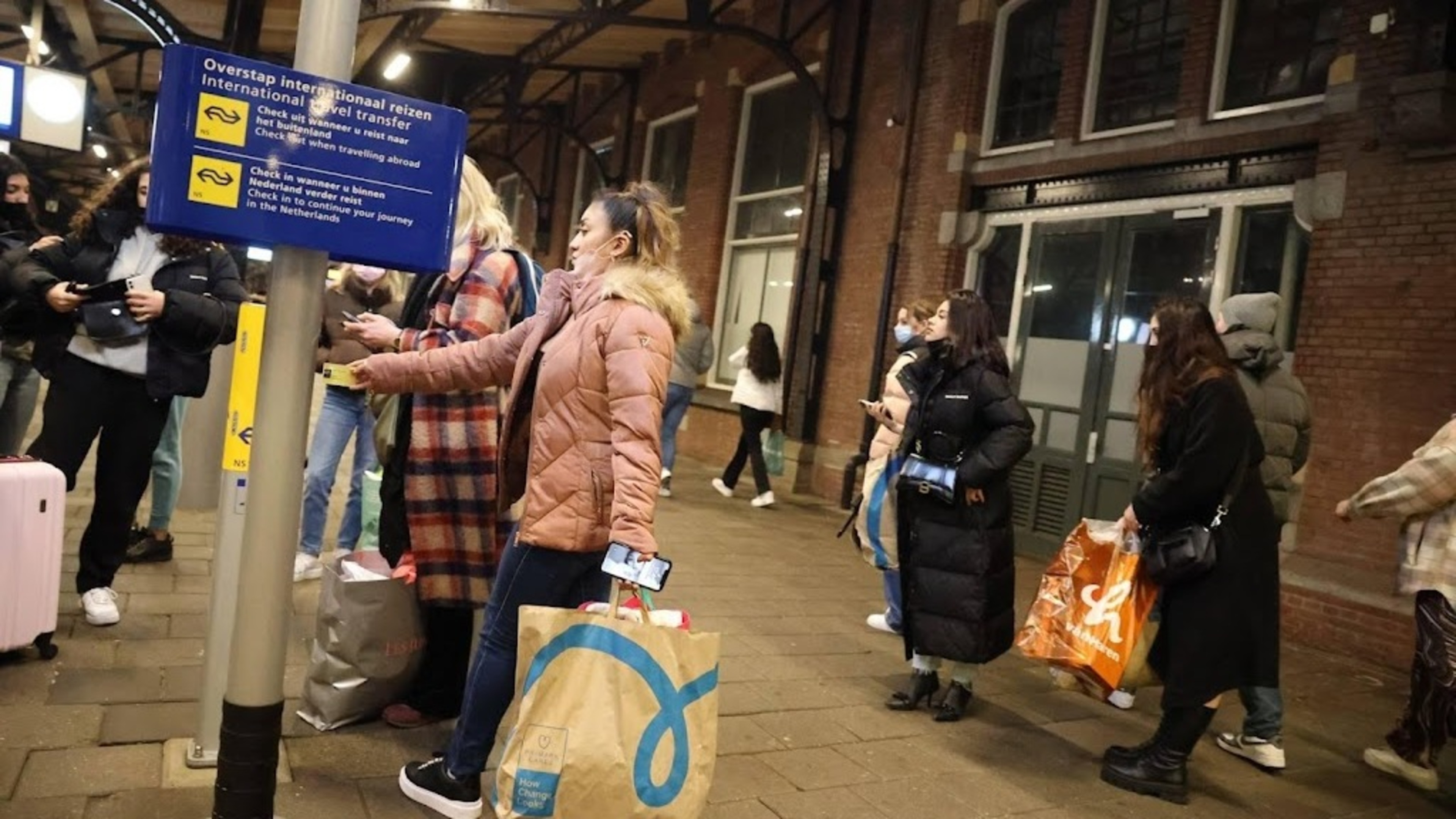 Roosendaal station evacuated over suspicious package, trains halted