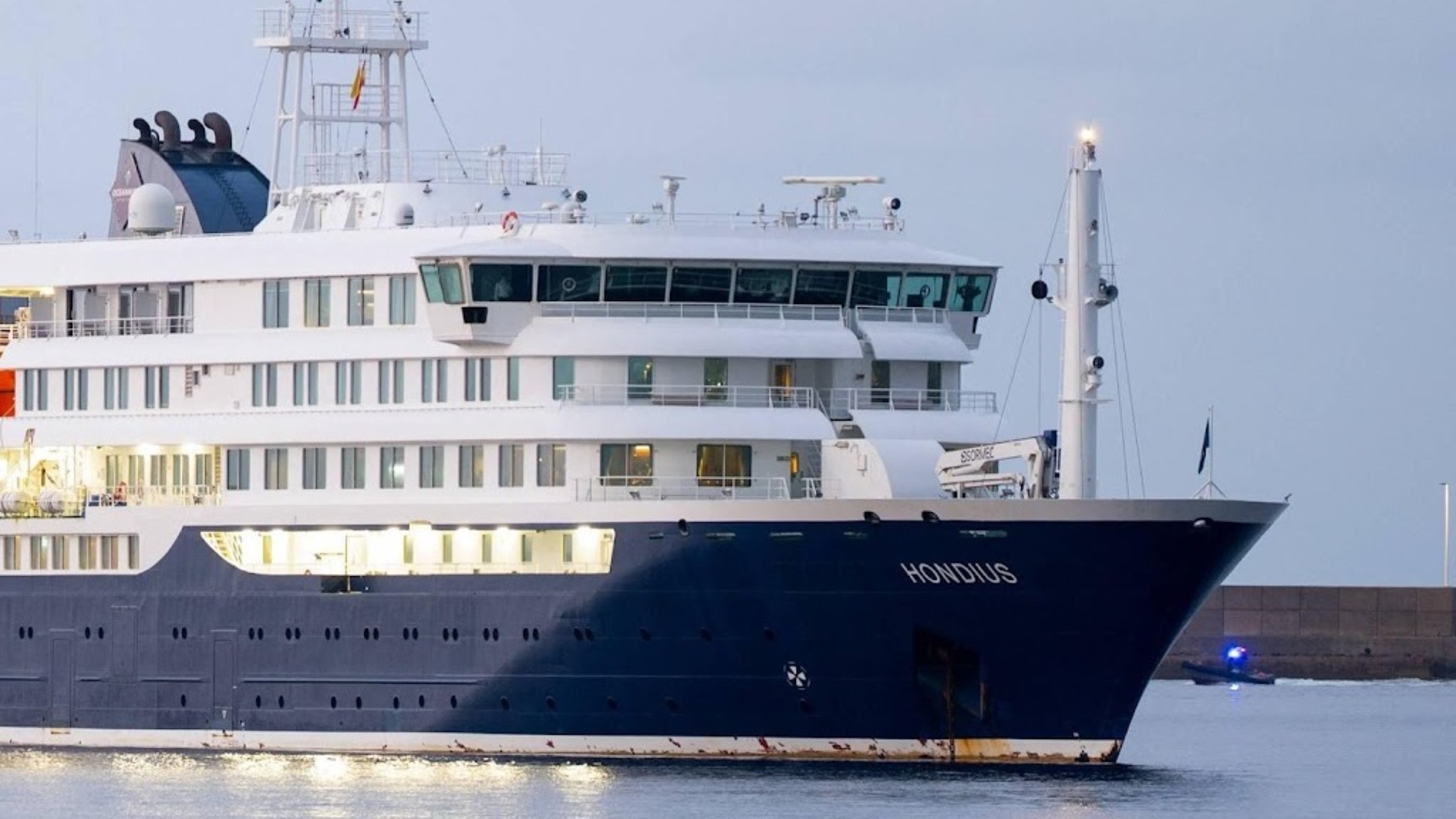 Hondius docks in Tenerife due to strong winds