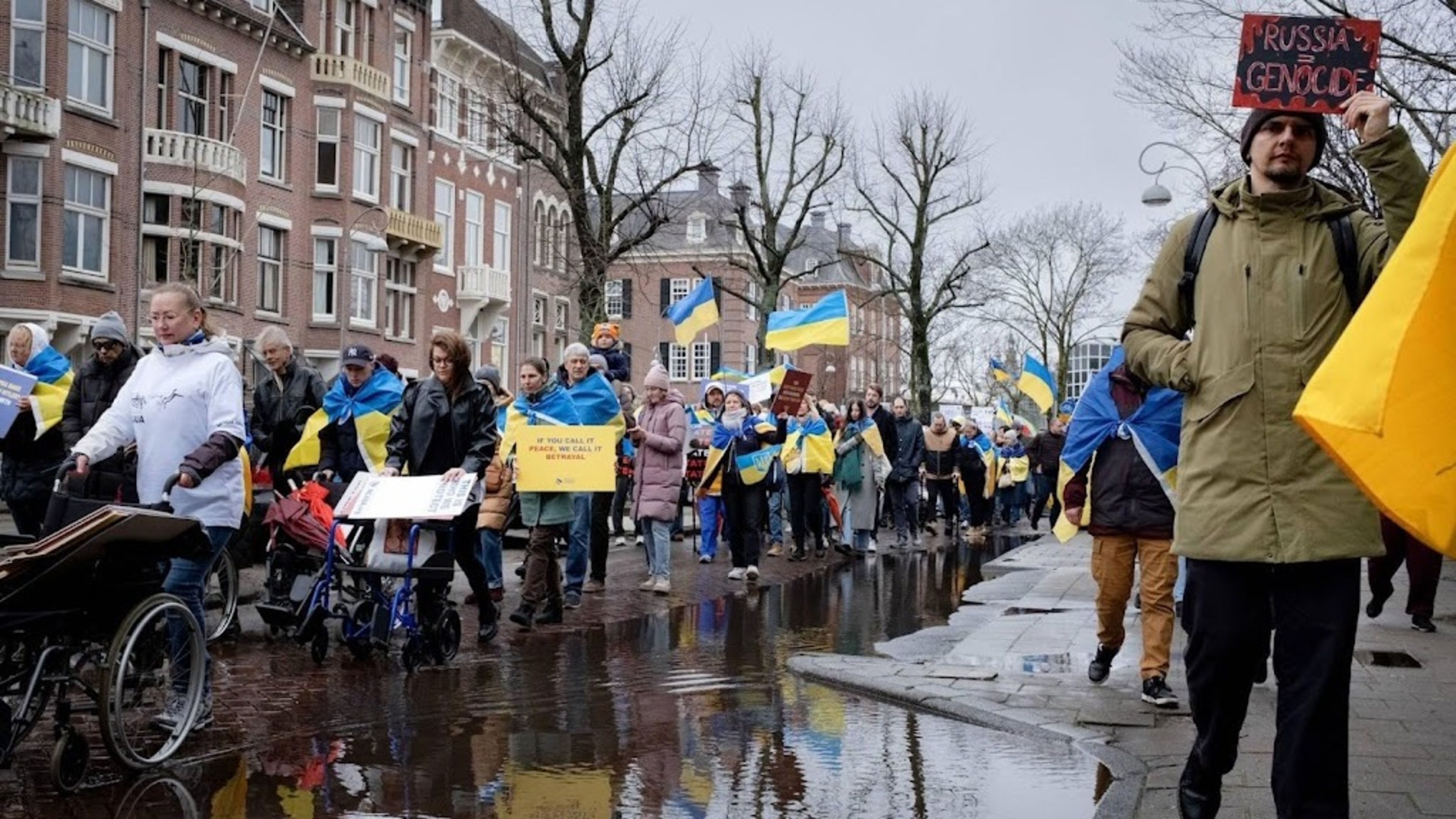 Hundreds join Amsterdam protest march against war in Ukraine