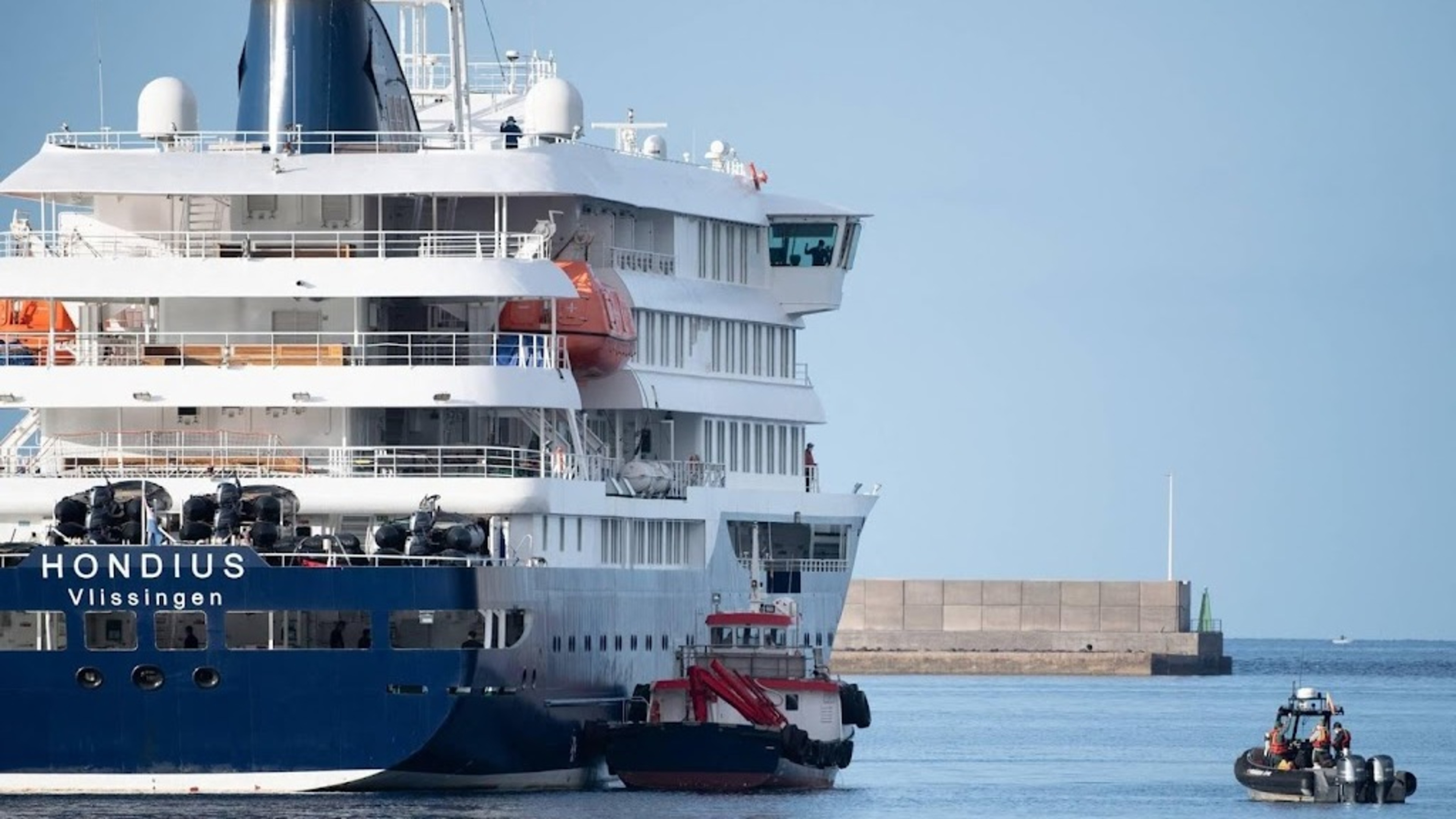 Passengers head to the Netherlands after Spaniards leave the Hondius
