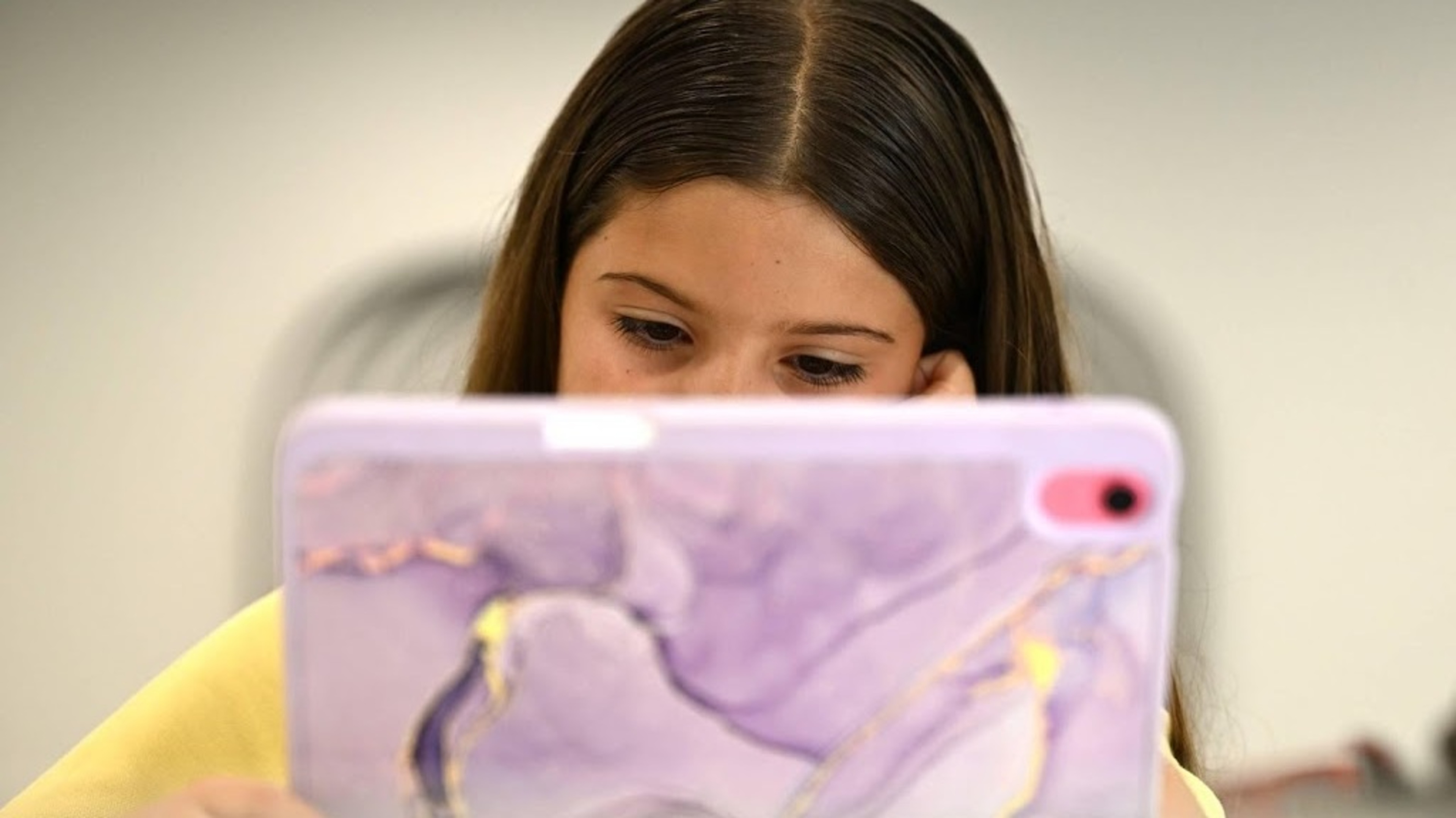 Cabinet wants ban on commercial social media work for children
