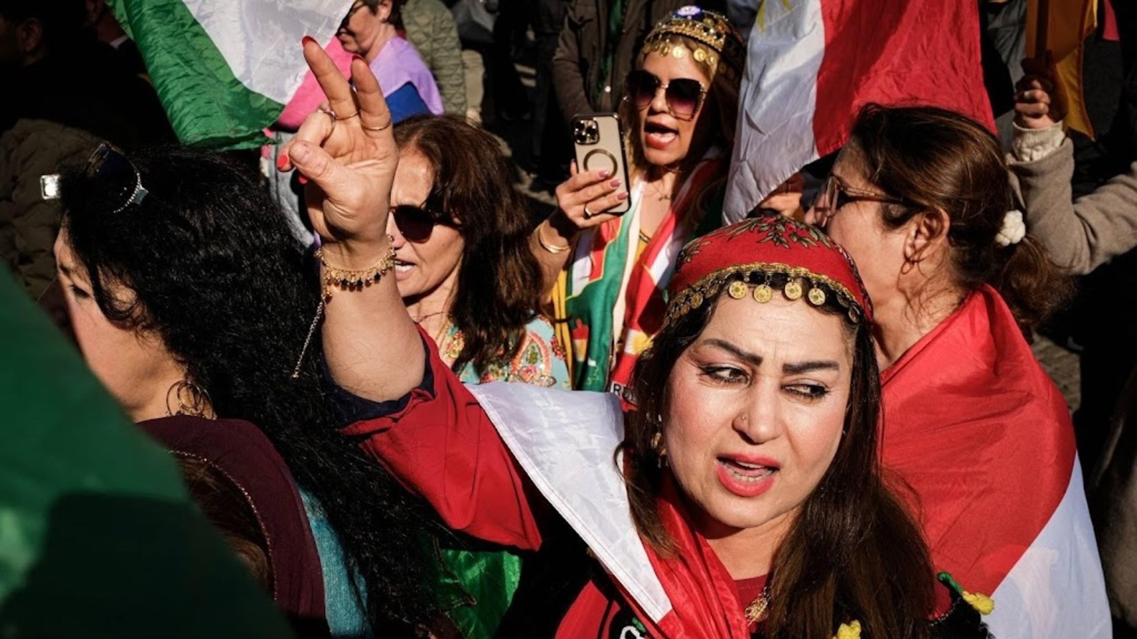 Hundreds protest in central Amsterdam against war in Iran