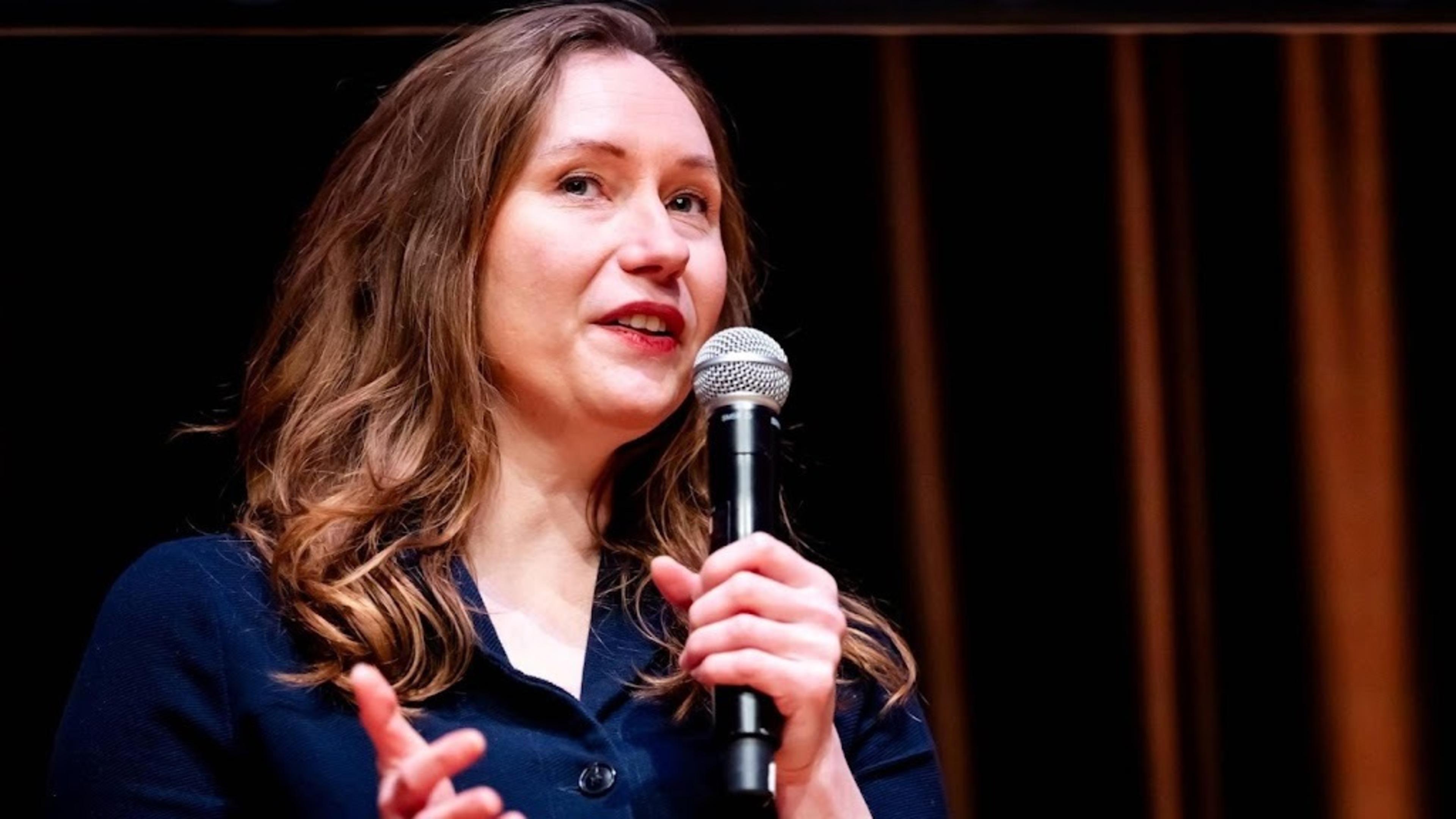 Amsterdam asks government for help tackling moldy homes