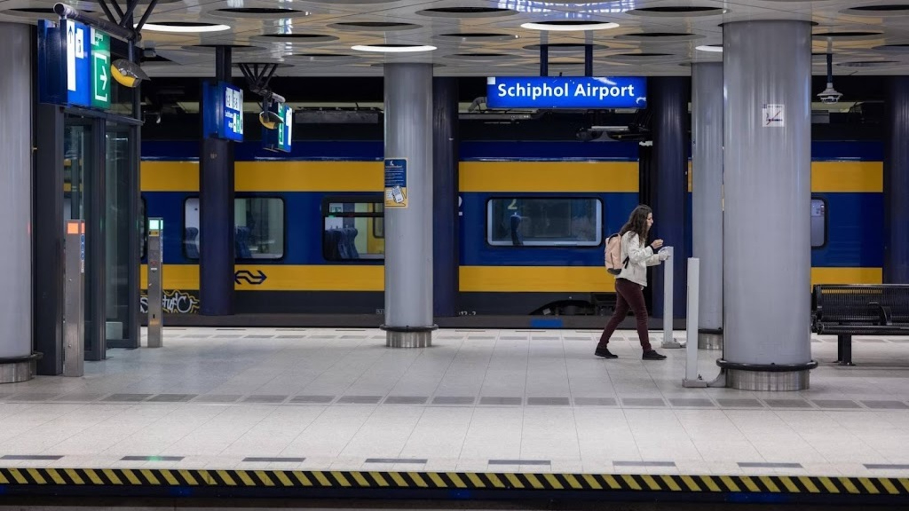 No trains between Sloterdijk and Schiphol due to three switch failures