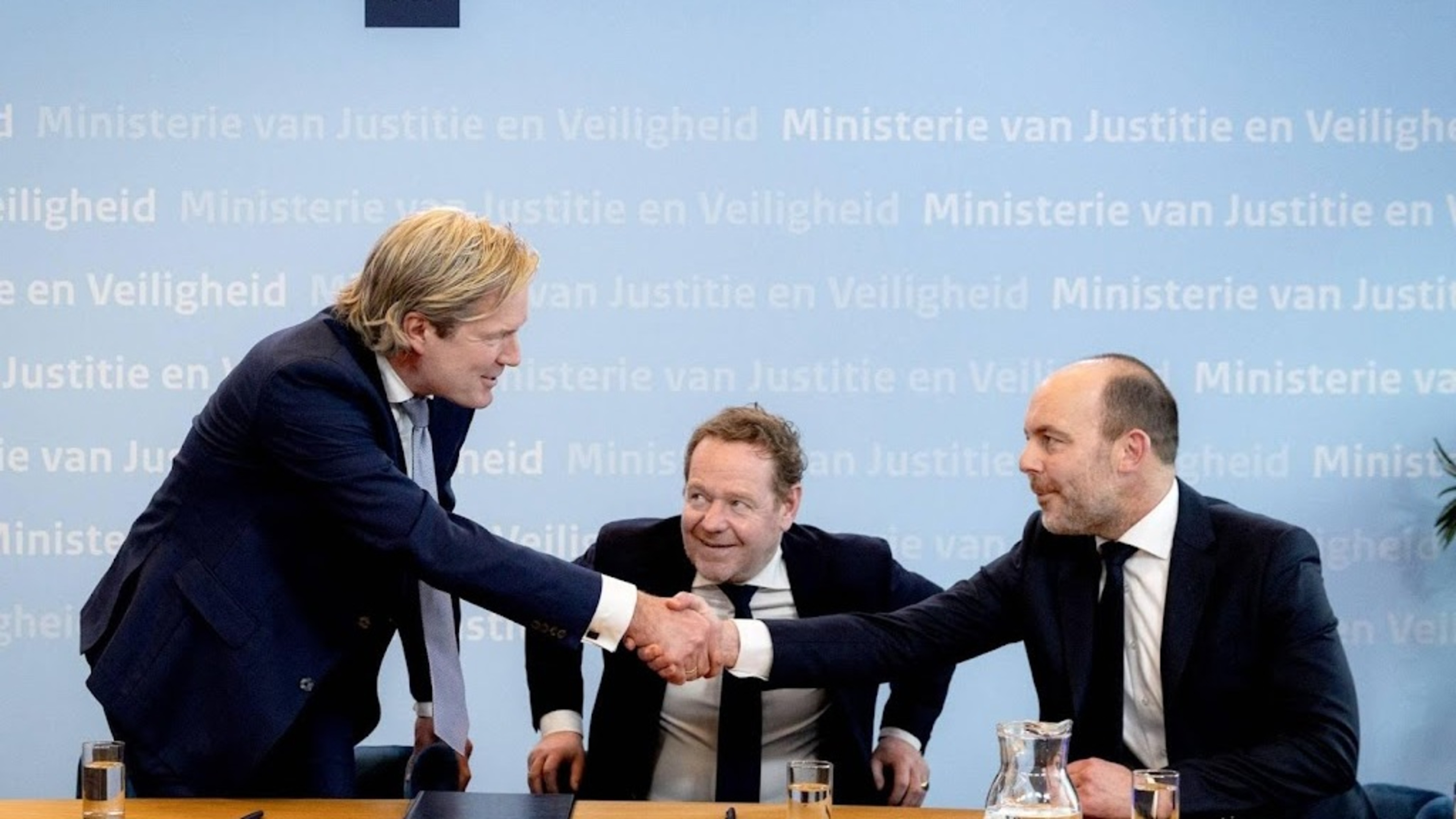 New ministers welcomed by predecessors at their ministries