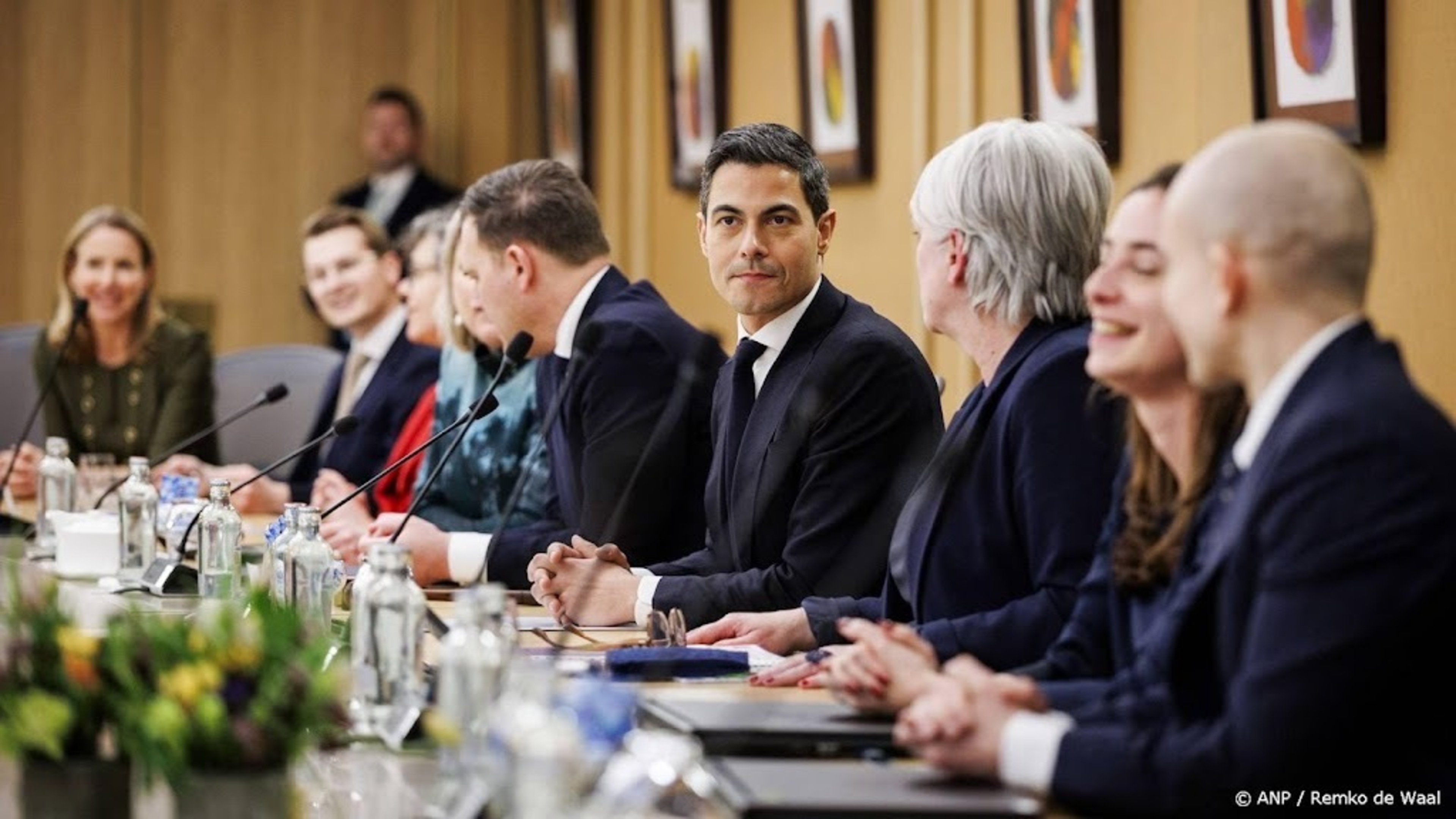 Newly sworn-in Jetten cabinet holds first cabinet meeting