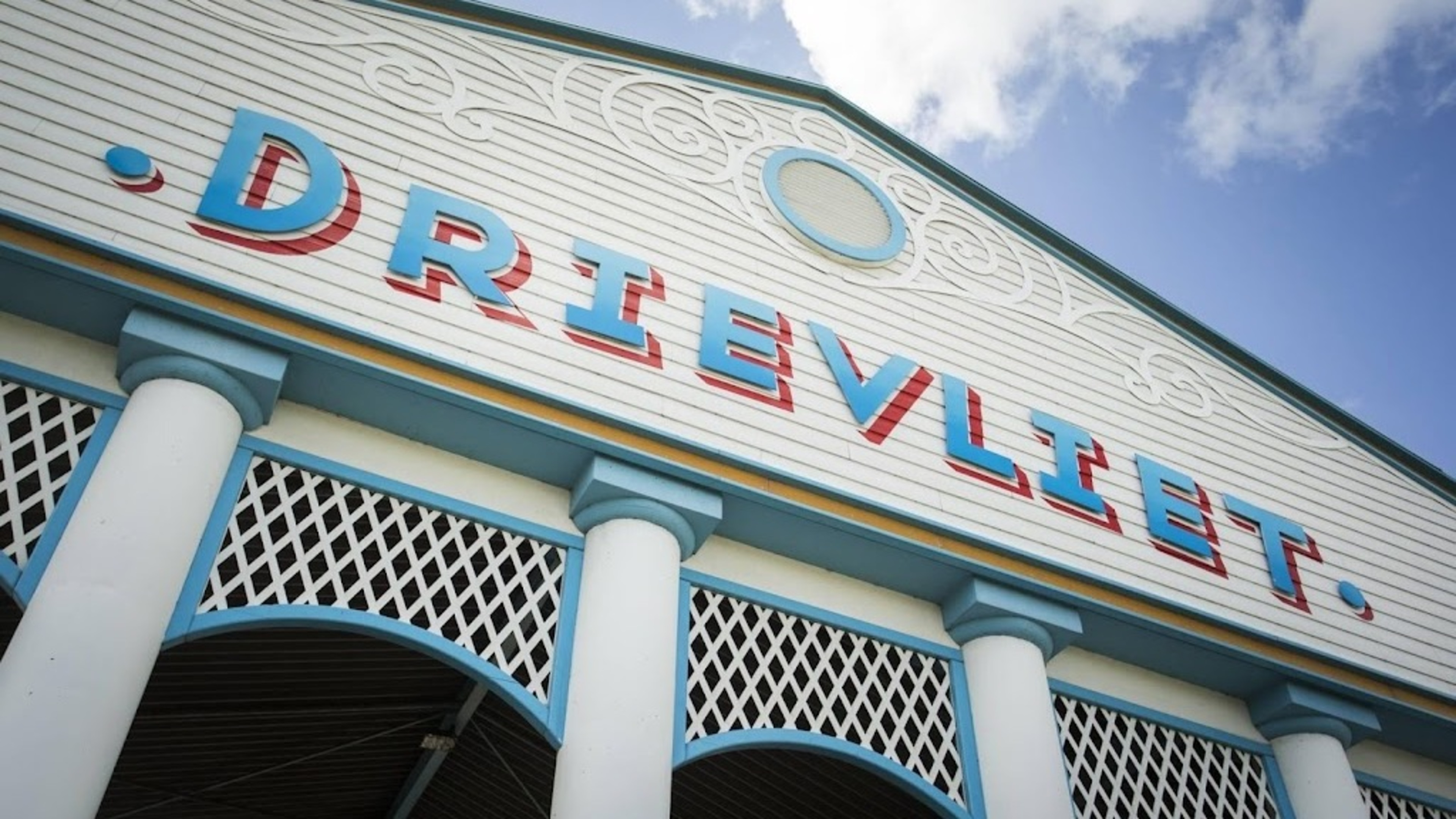Walibi and Drievliet amusement parks closed Friday due to code red