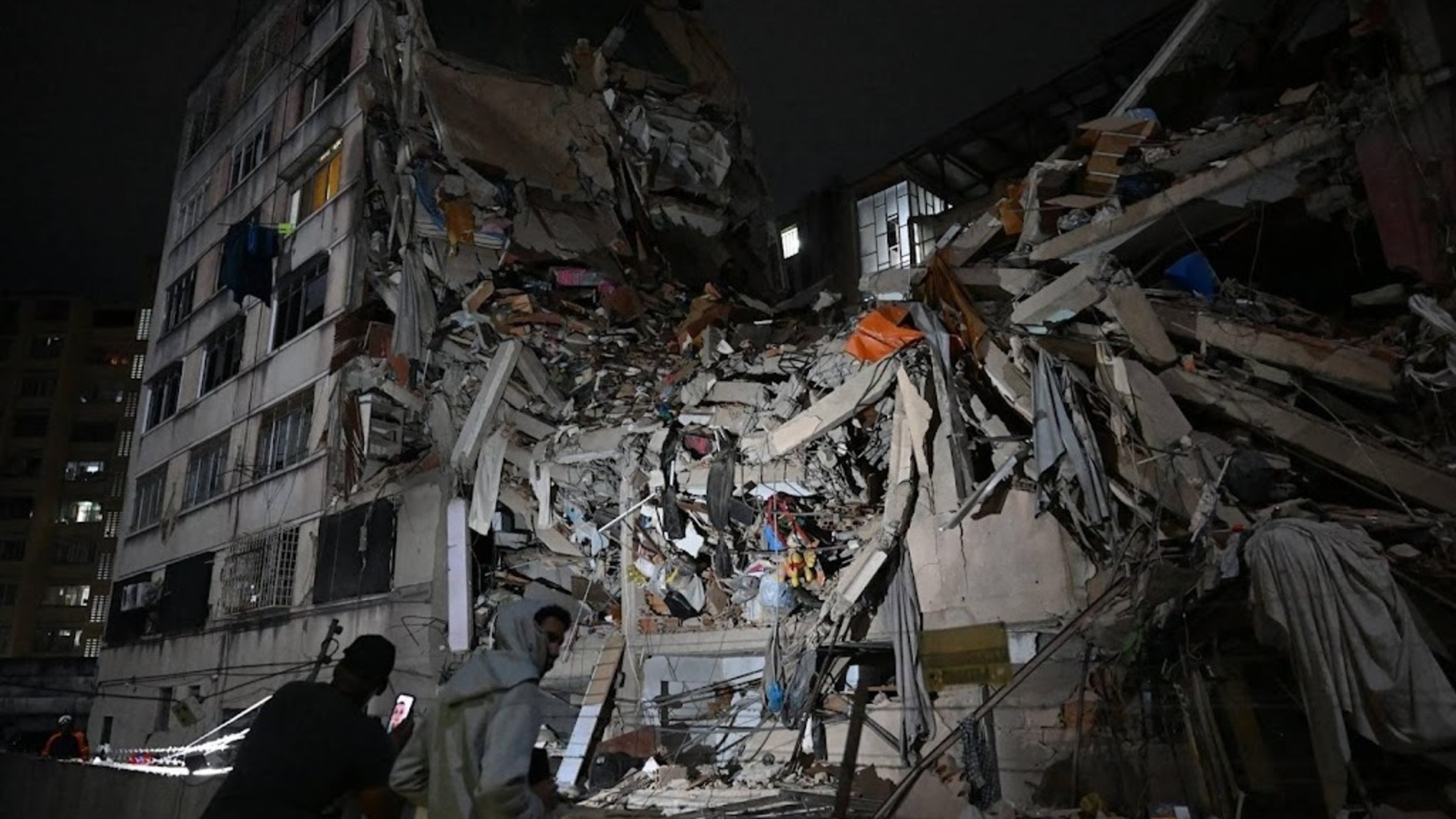 Netherlands sends rescue team to Venezuela after earthquakes