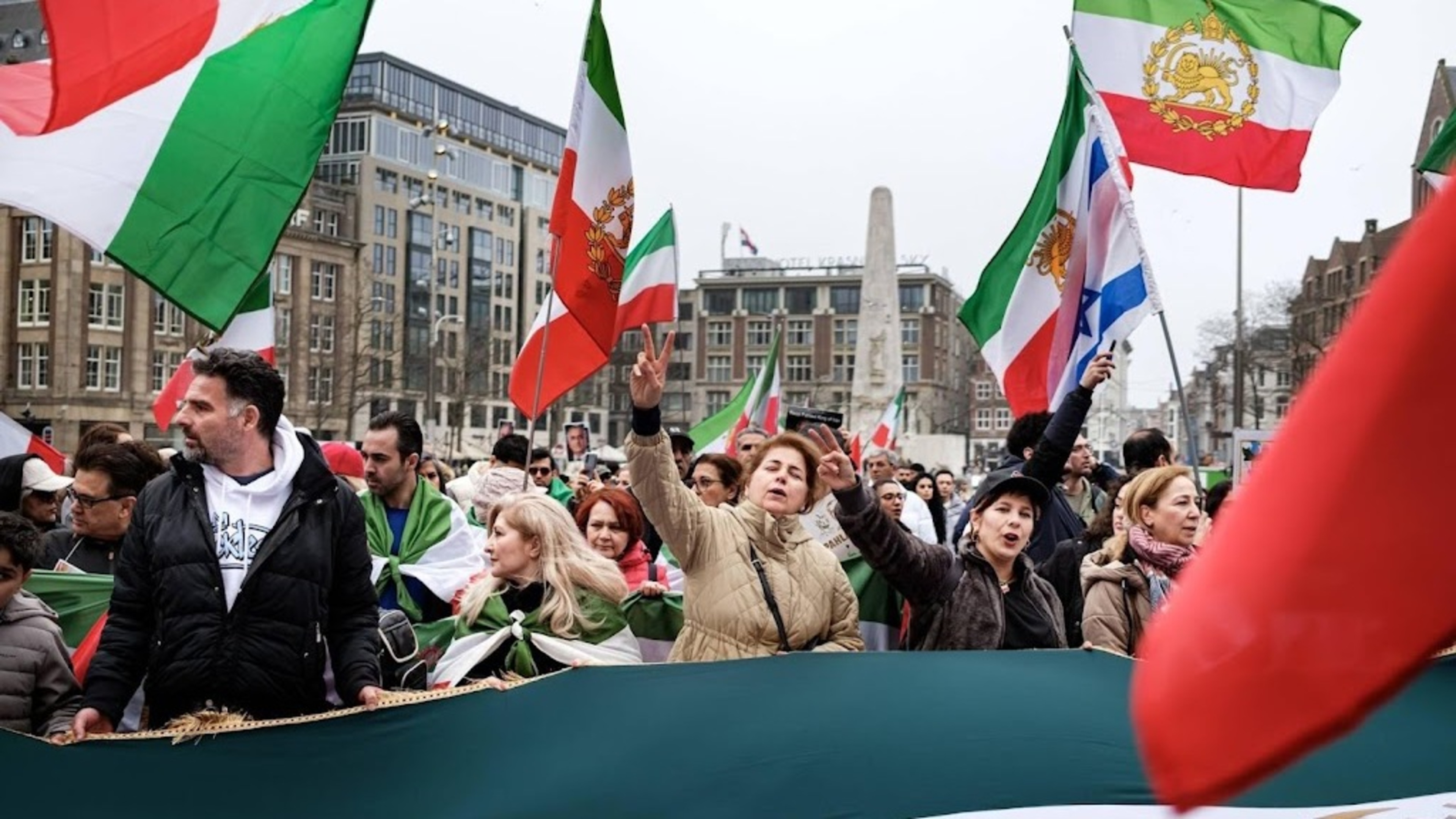 Iranians on Dam Square call for Dutch government action