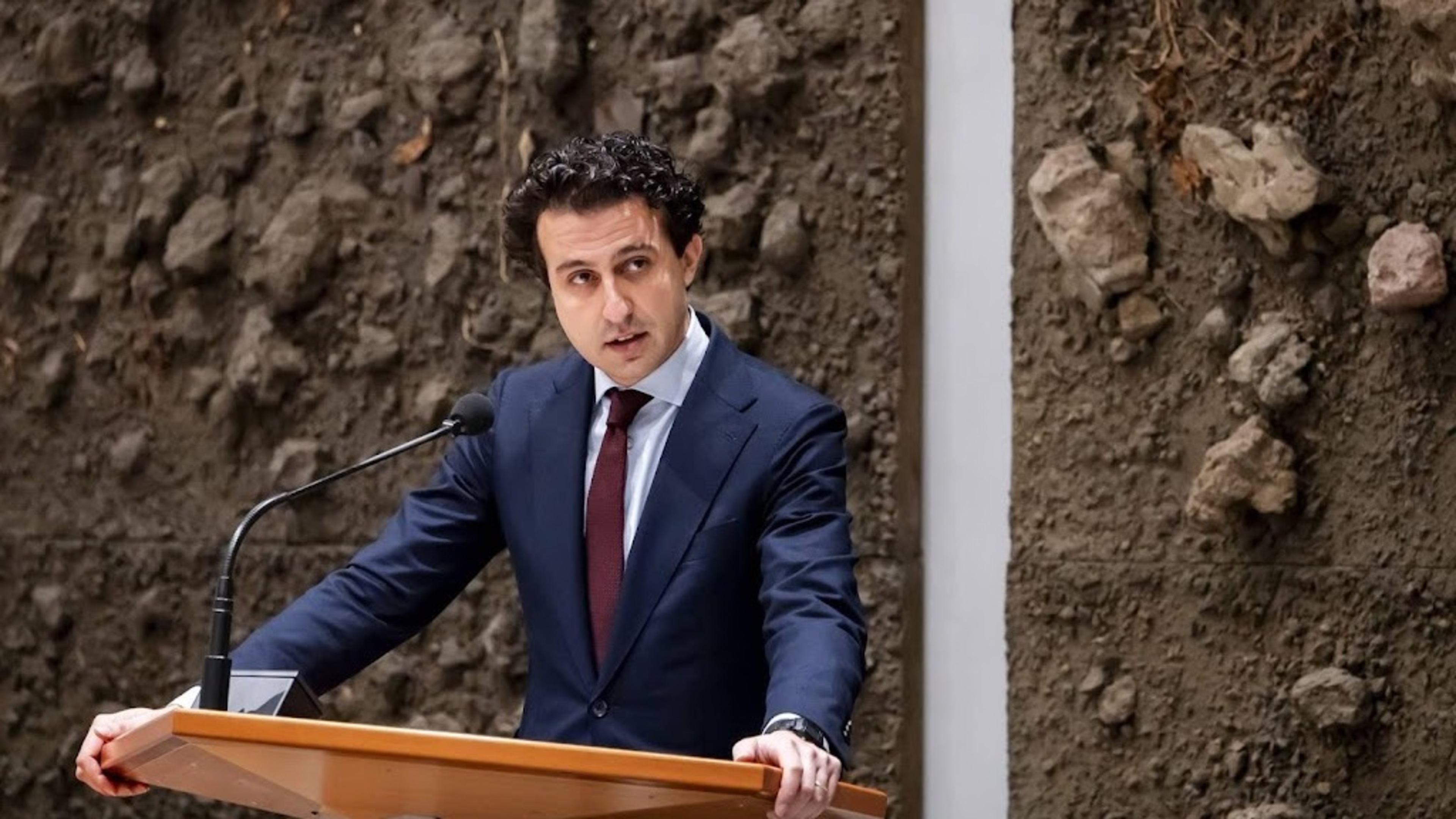 Klaver seeks answers on malfunctioning gun on Evertsen