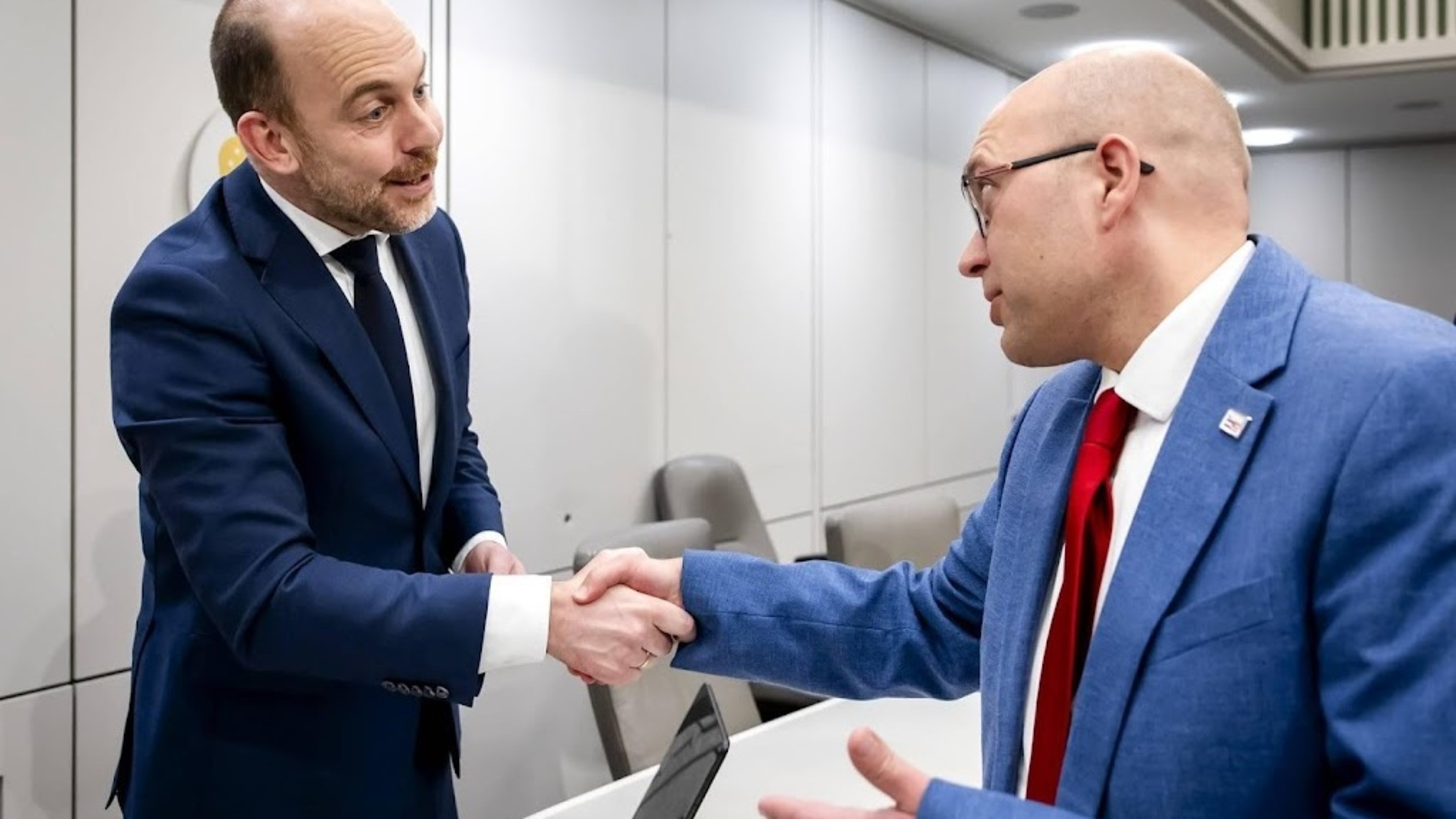 PVV blames D66 for asylum law collapse after own policy U-turn