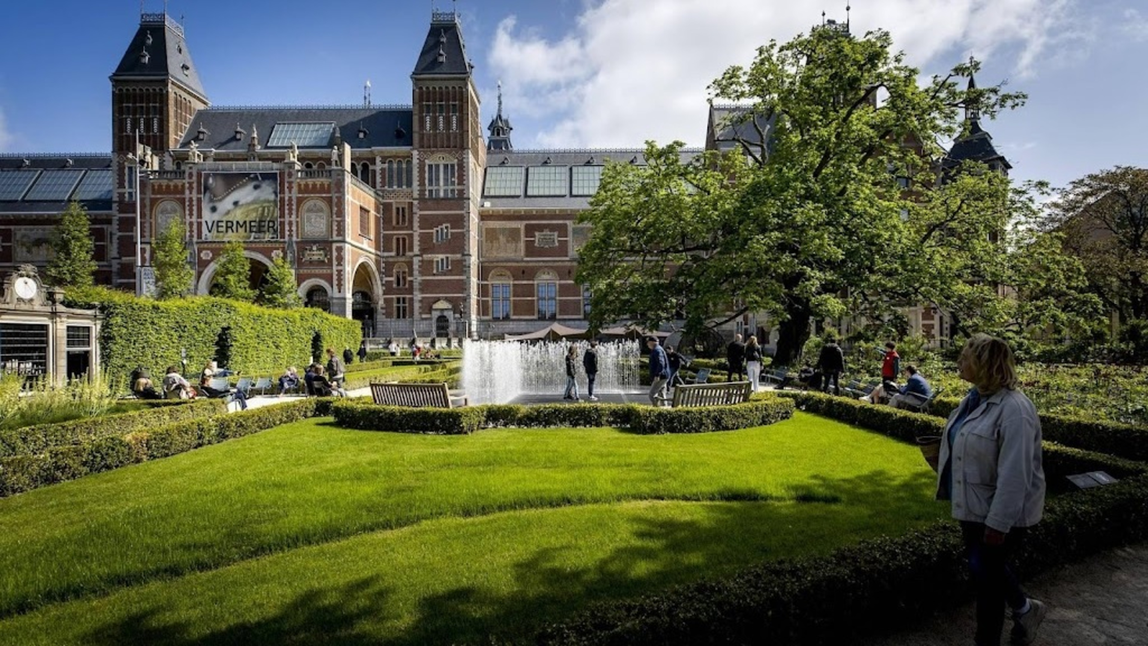 Amsterdam aims to attract visitors to museums