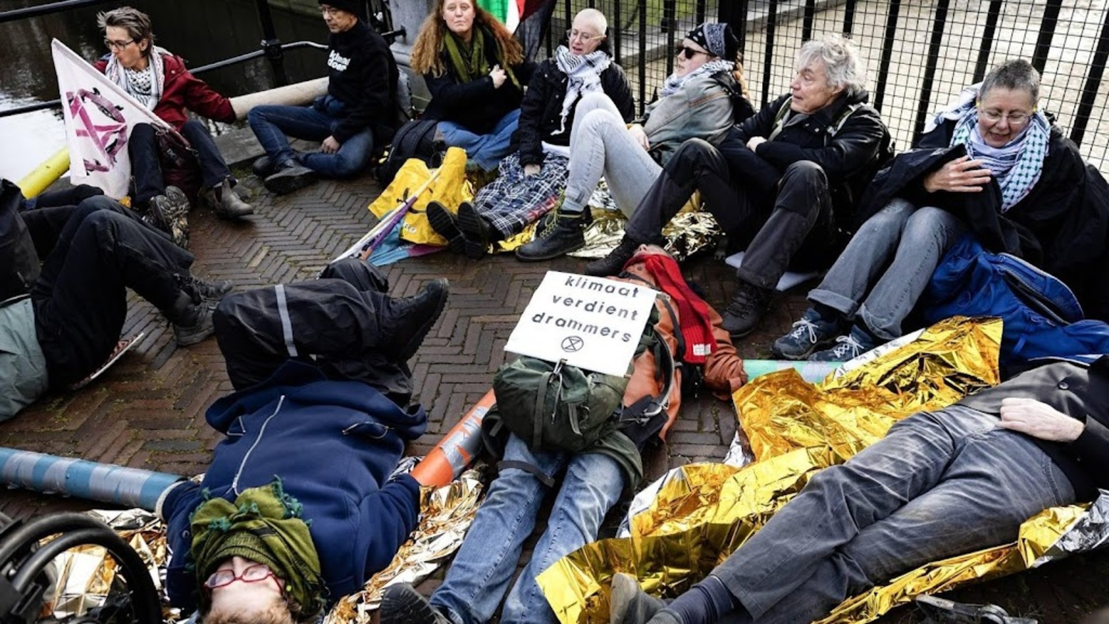XR protest at Huis ten Bosch gates during cabinet swearing-in