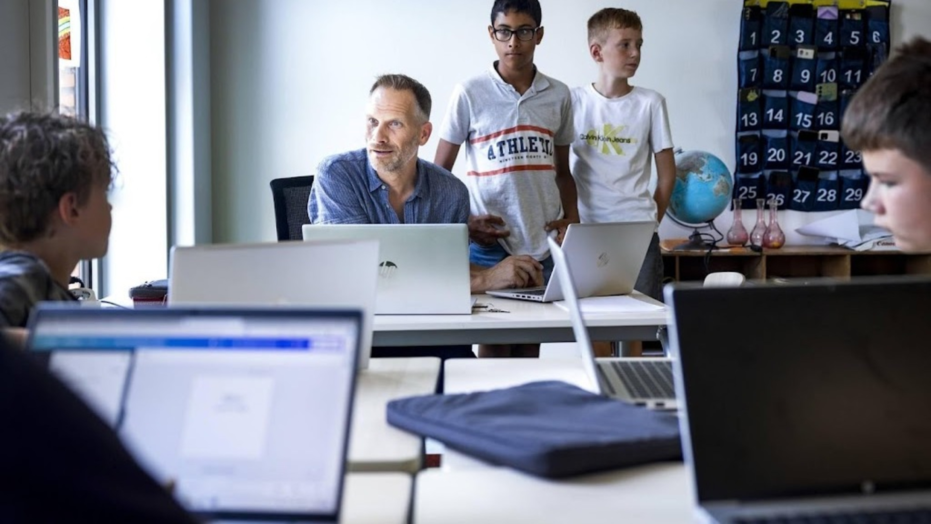 D66, VVD and GL-PvdA want law for free laptops for students