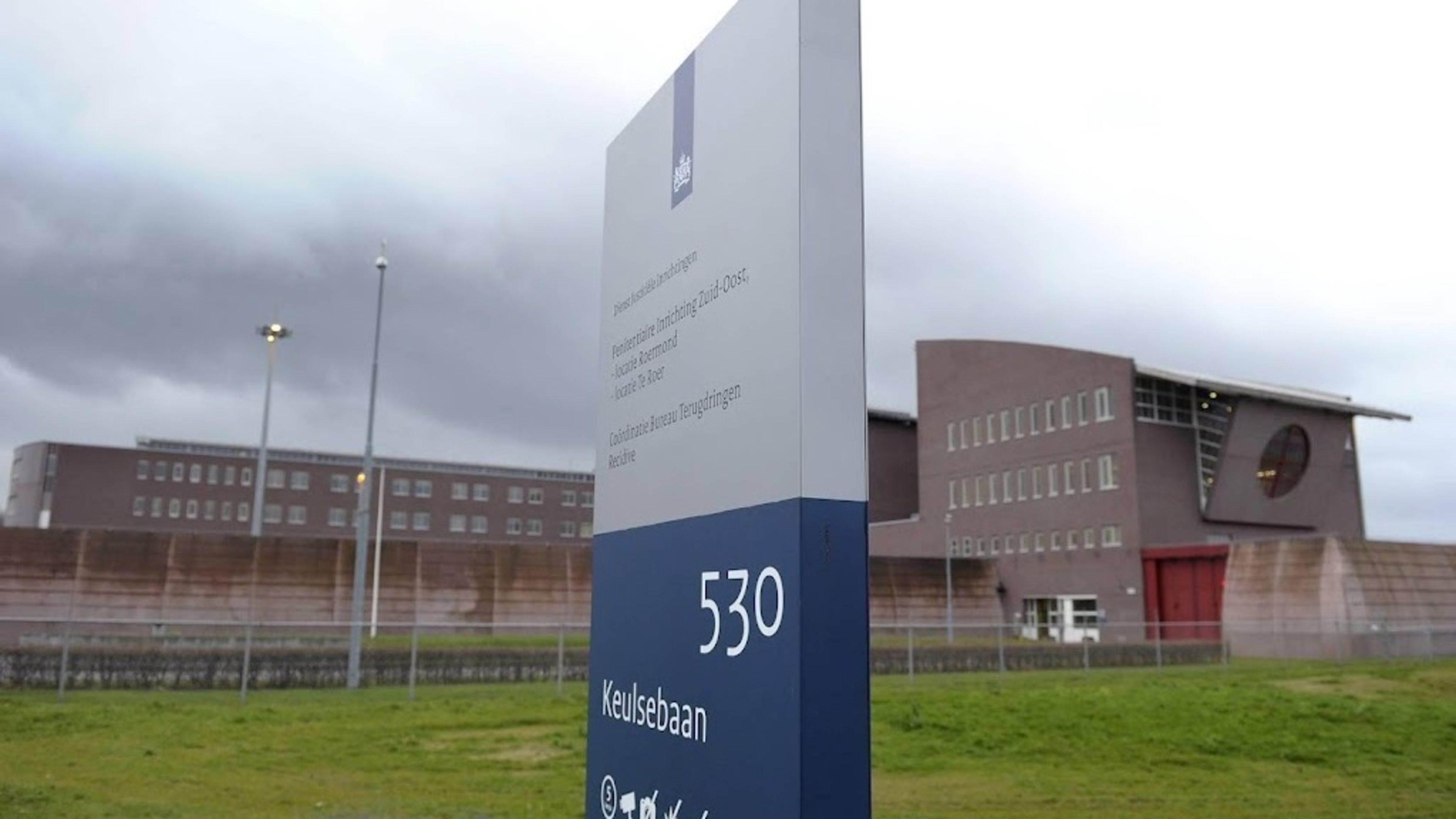 Driver in Peter R. de Vries murder stabbed in prison