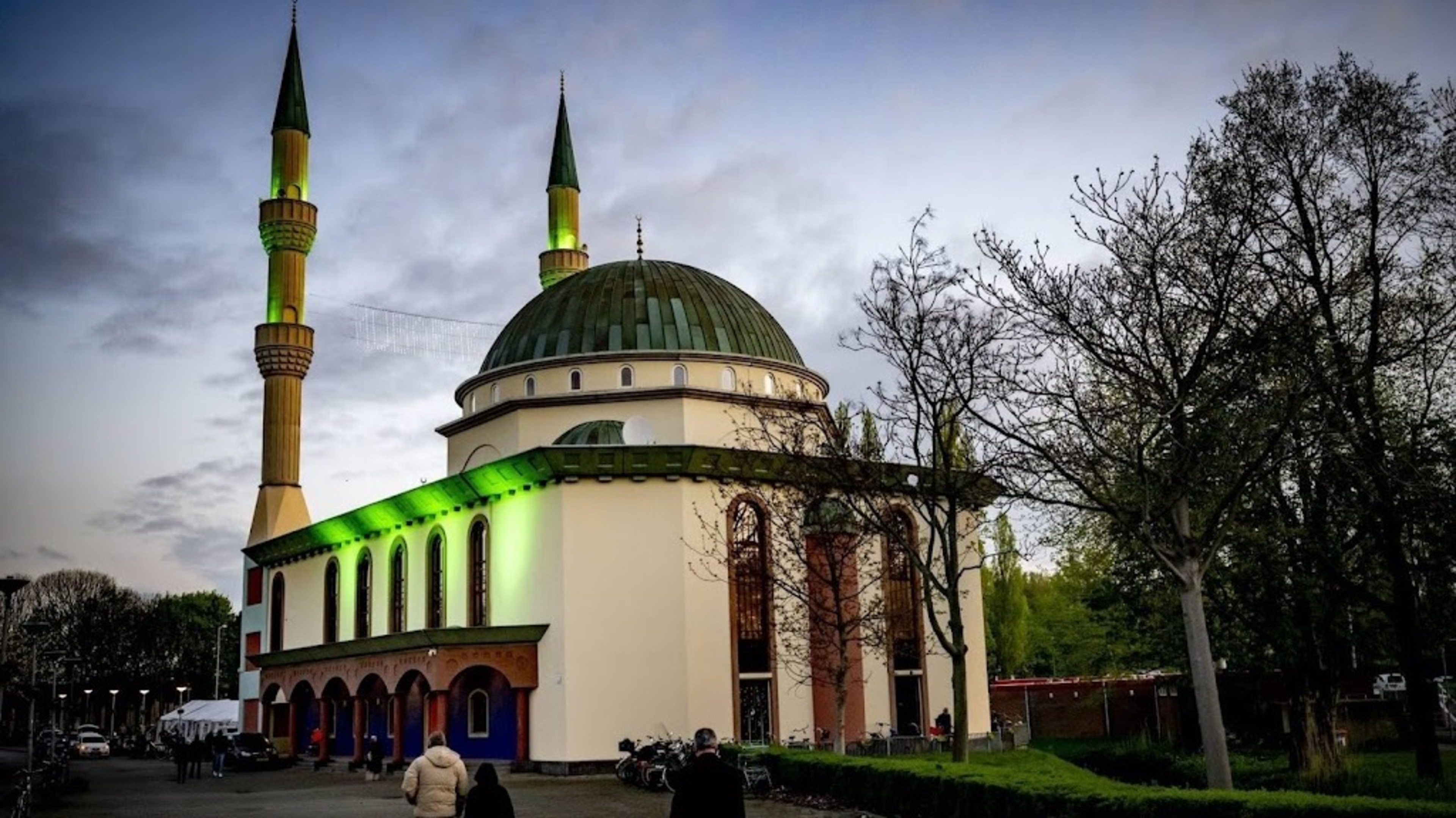 Group vandalizes Mevlana Mosque in Rotterdam