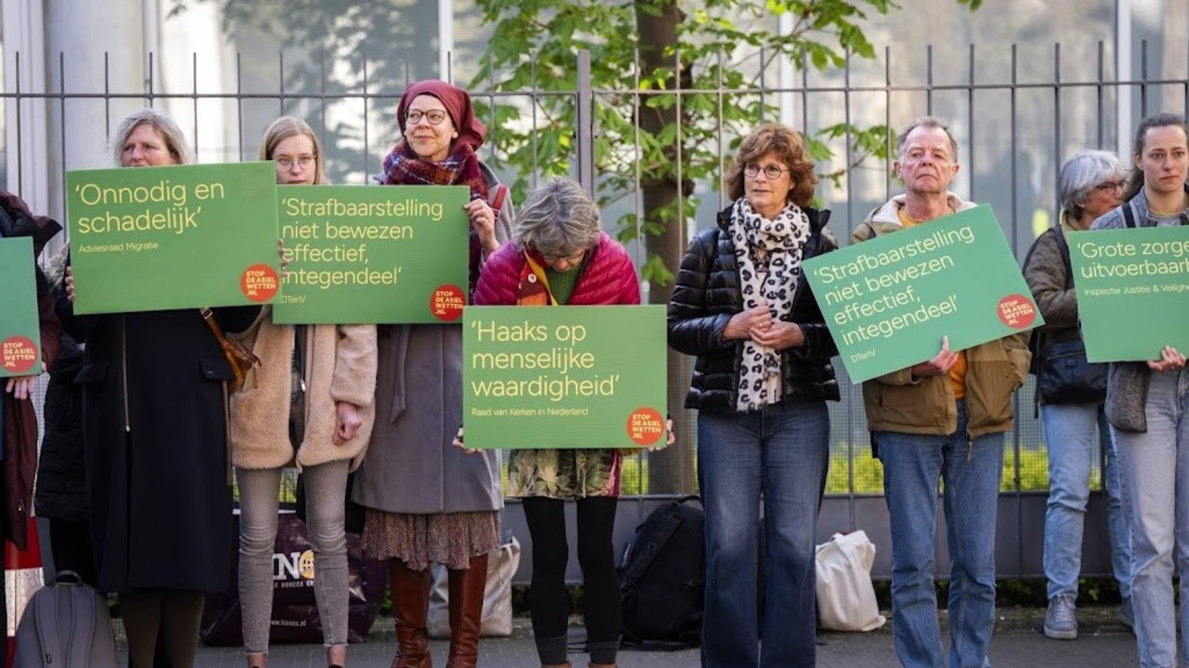 Demonstration at Senate against proposed asylum laws