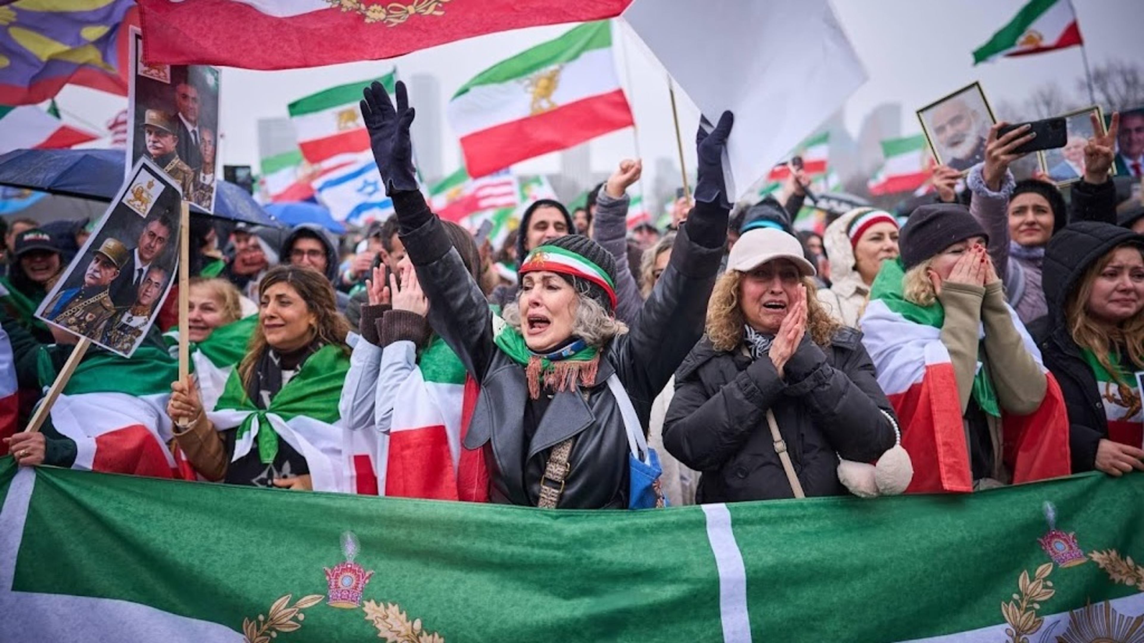 A few hundred people at pacifist demonstration on Malieveld