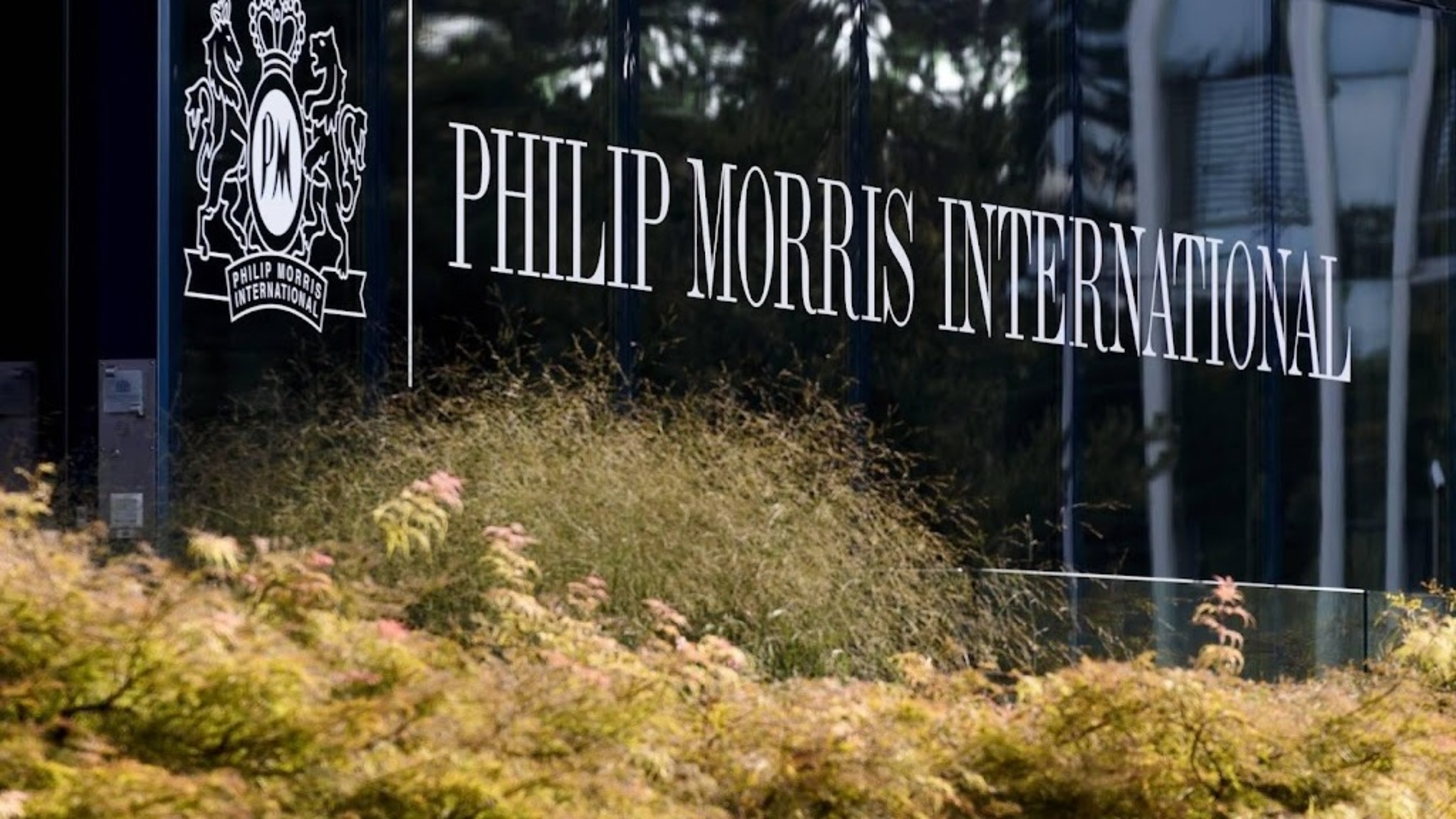 Doctors sue Philip Morris over 'misleading' campaign