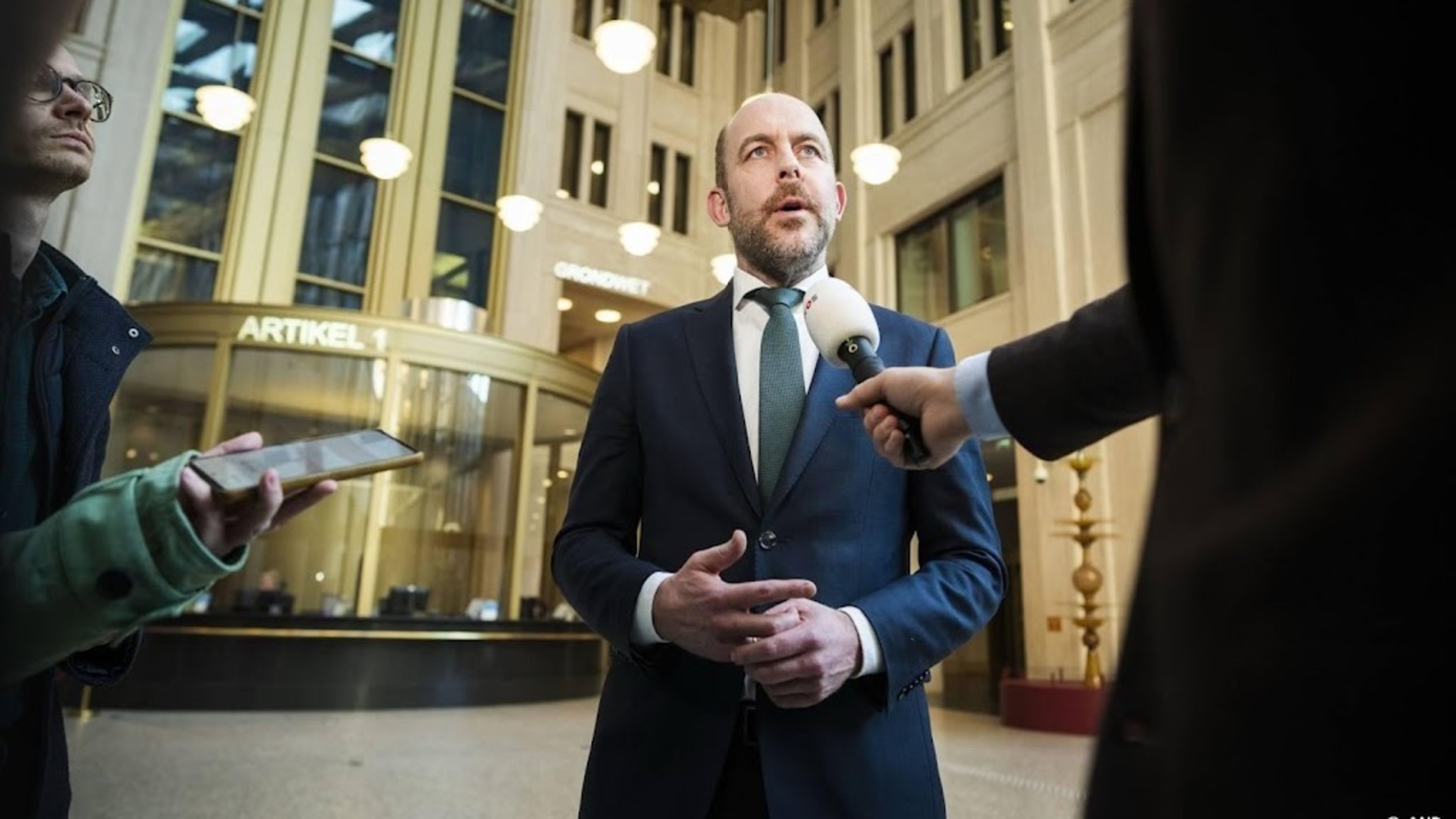 Netherlands and Germany seek host countries for return hub