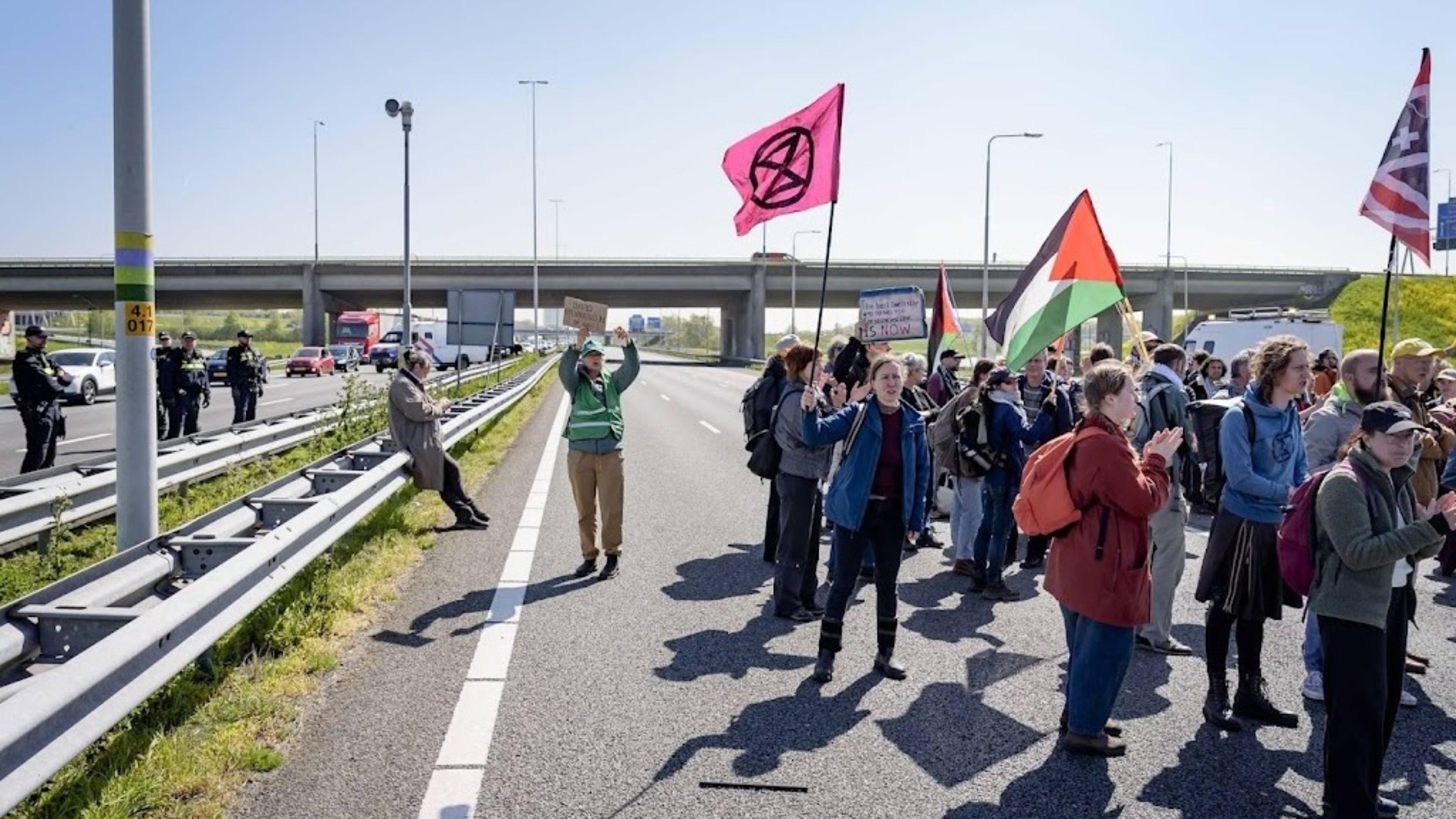 Over 400 arrests at XR A12 blockade, not 200