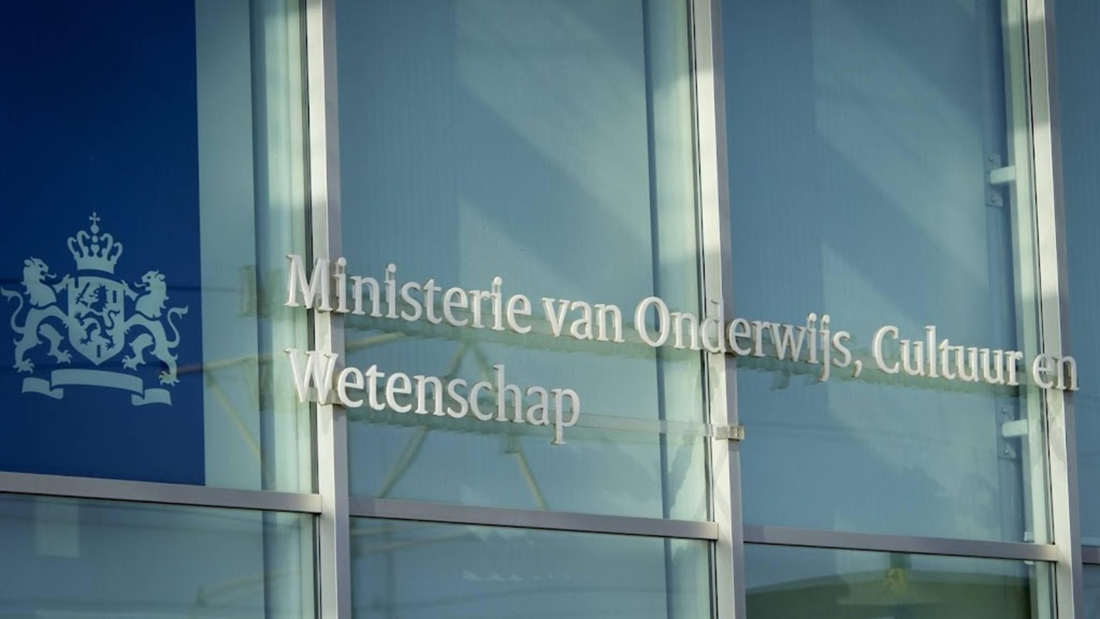 Slightly more female executives in government