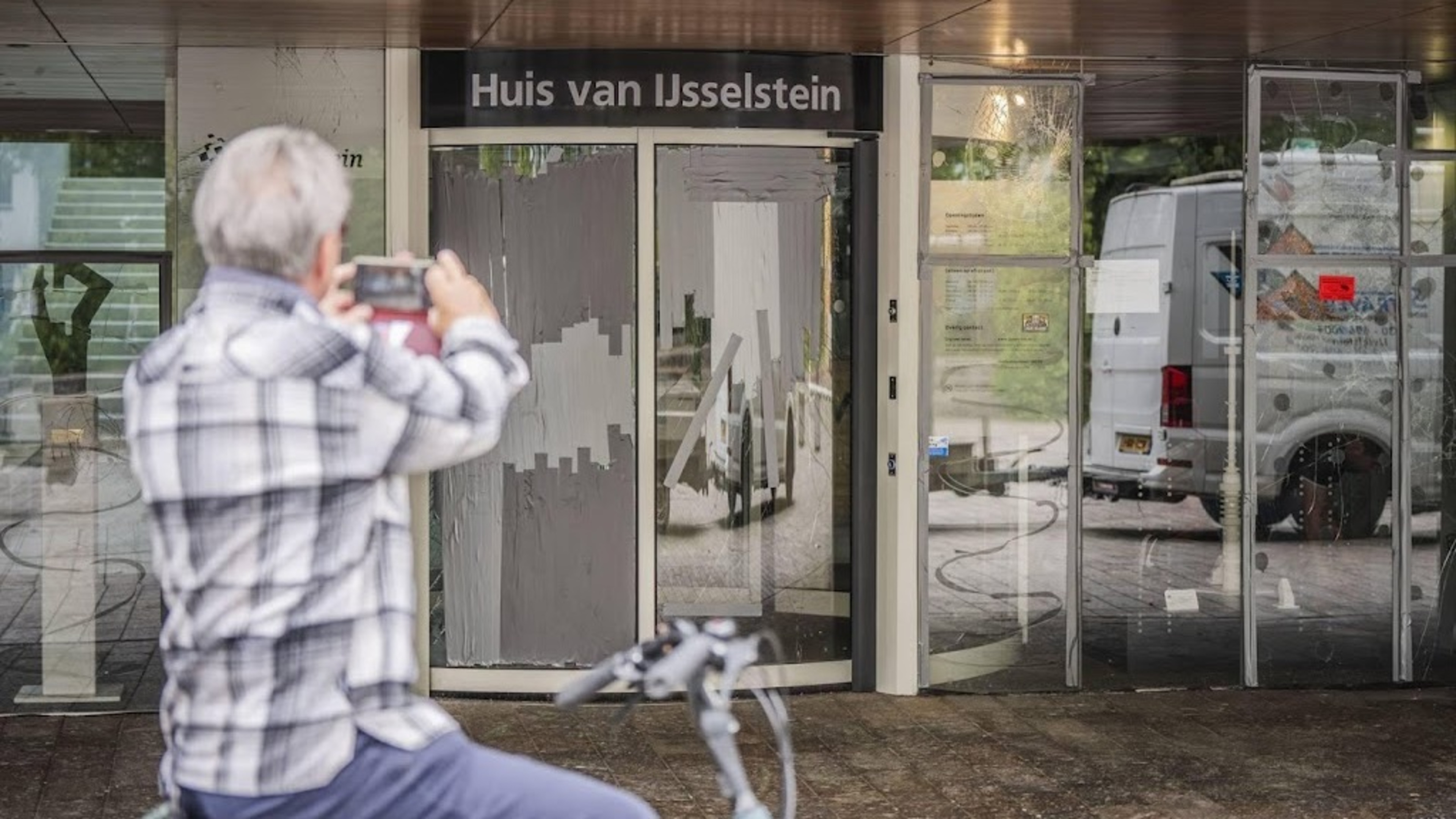Vandalism at town hall and theater in IJsselstein