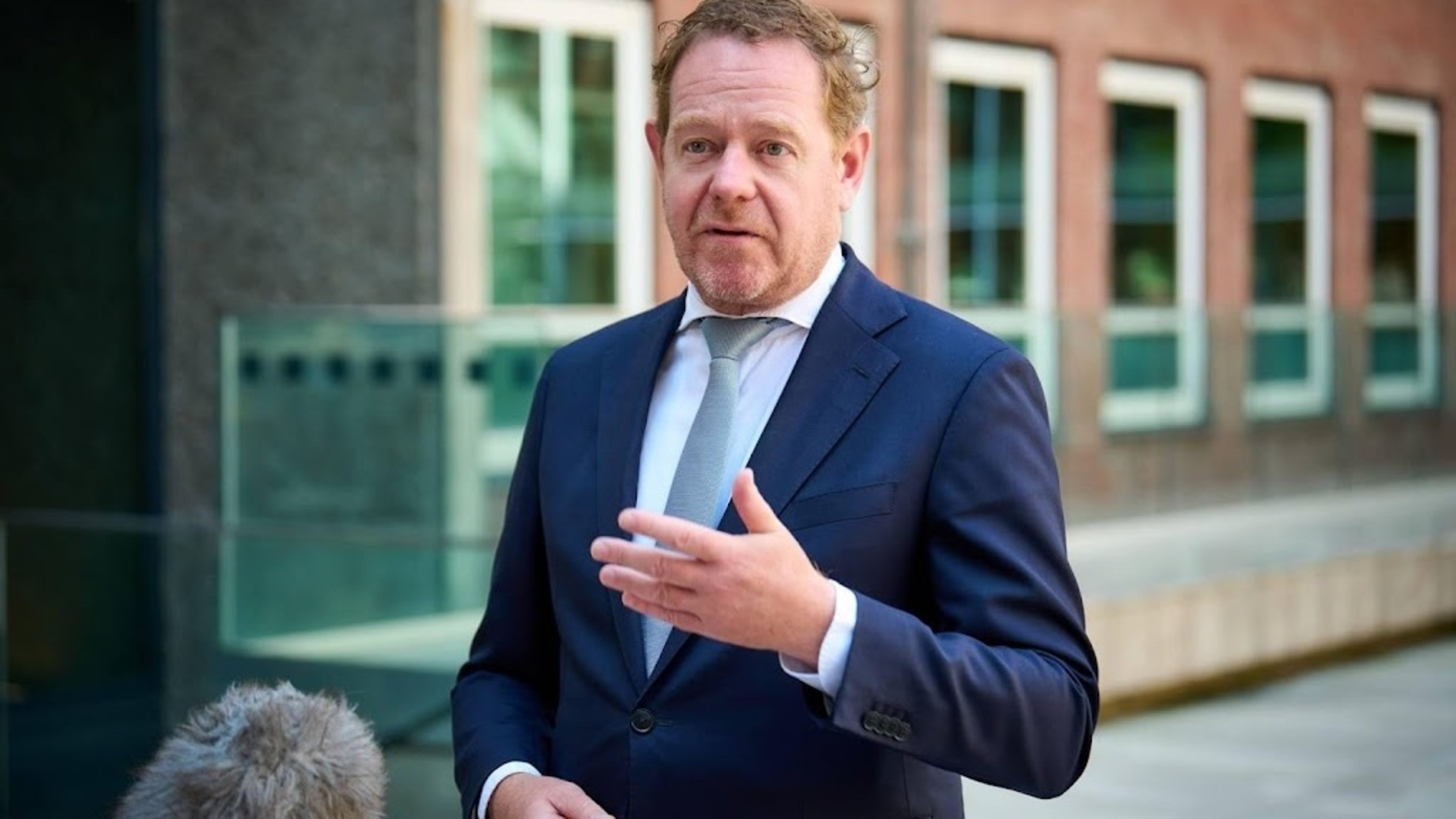 Van Weel wants to criminalize support for terrorist organizations