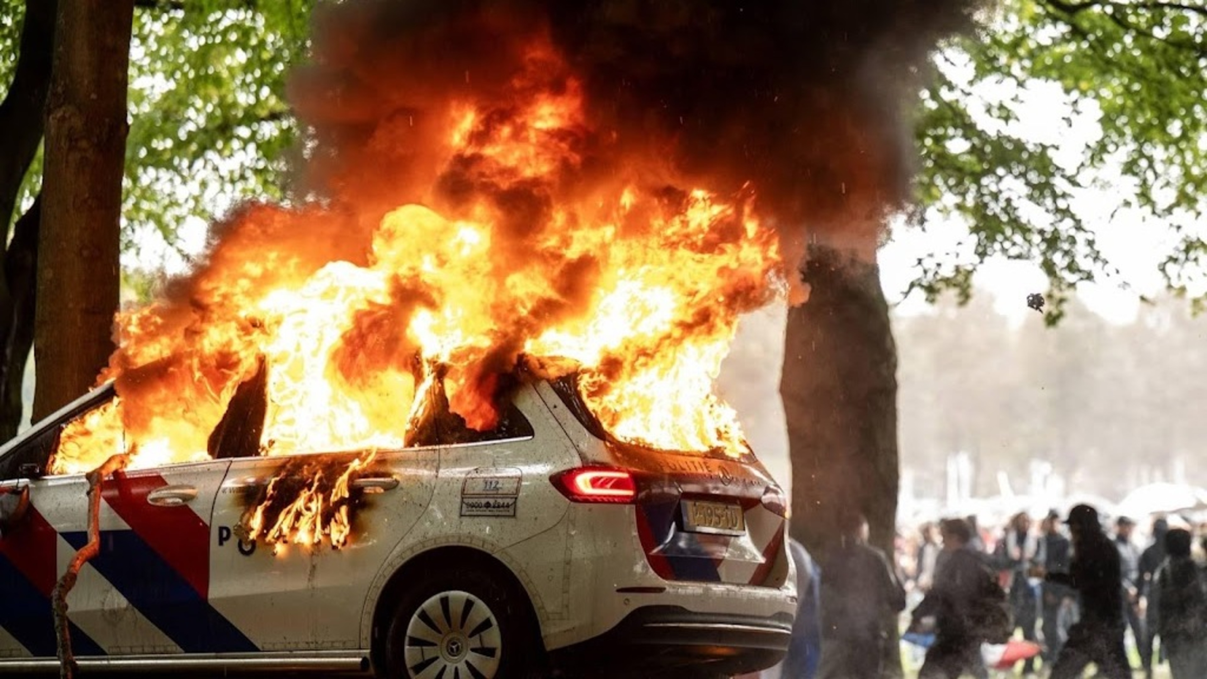 Prosecution demands two years in prison for setting fire to police car on Malieveld