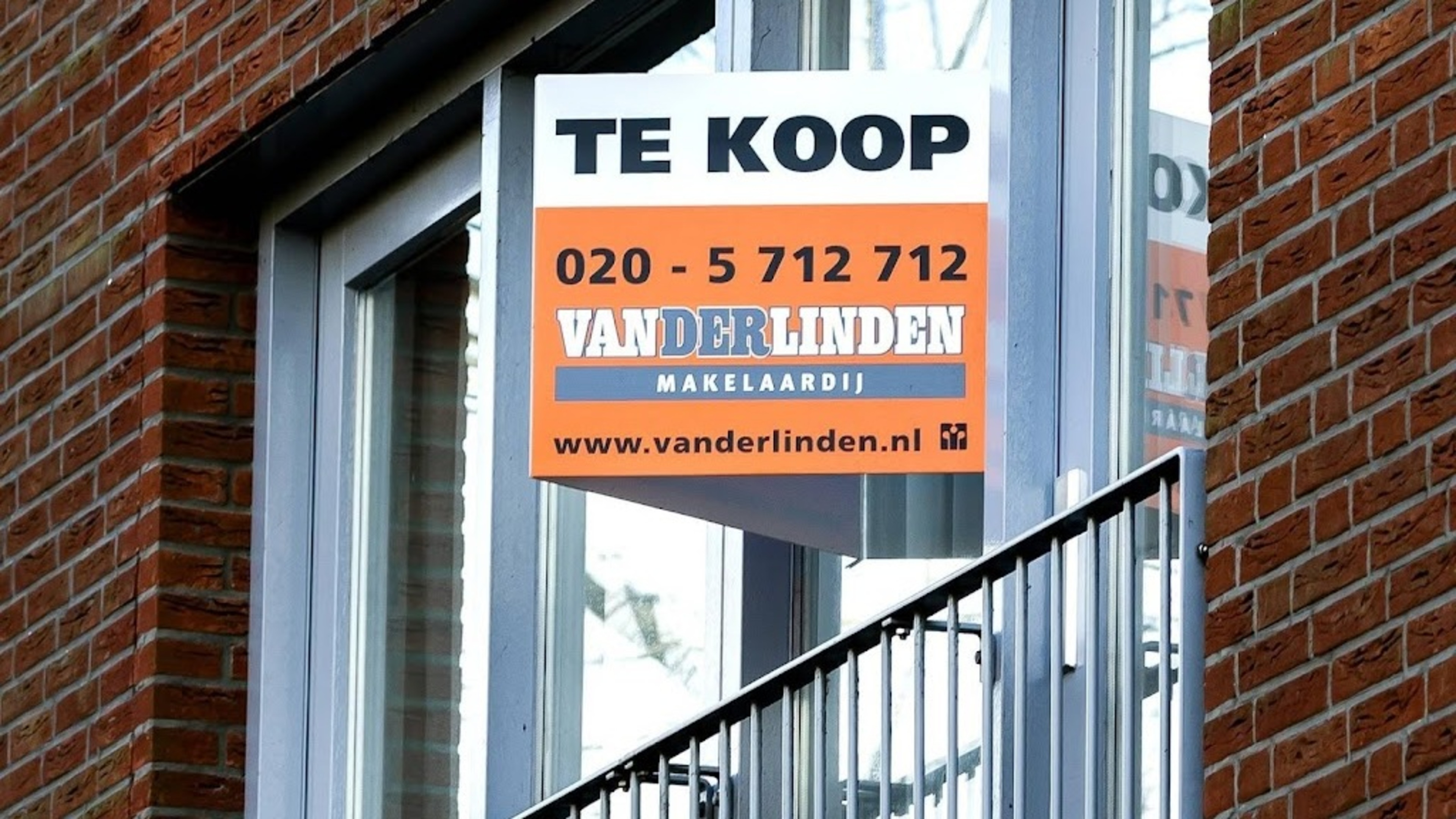 Investor home sell-off continues