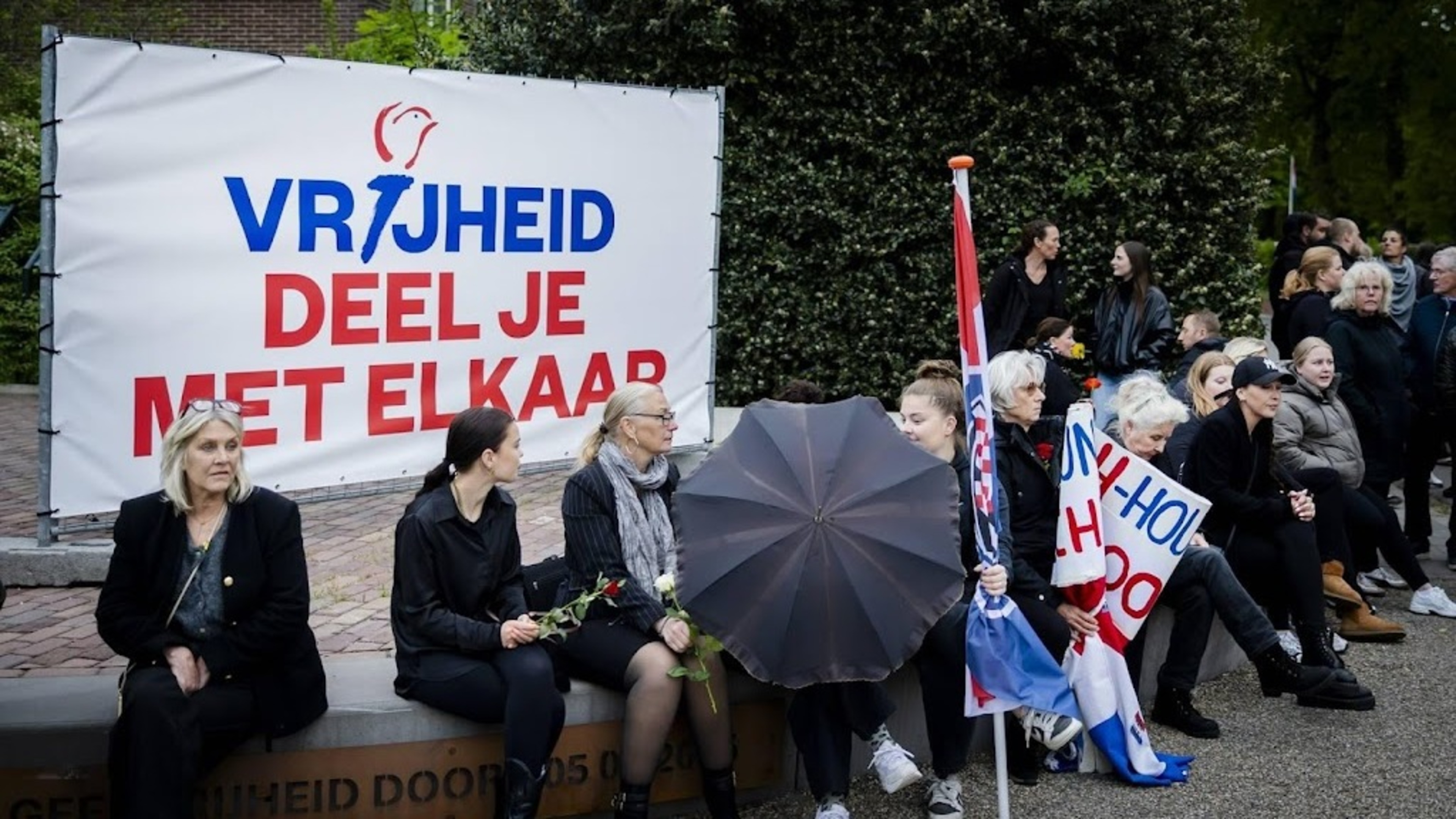 VNG seeks emergency talks with cabinet over 'terror' at asylum center protests