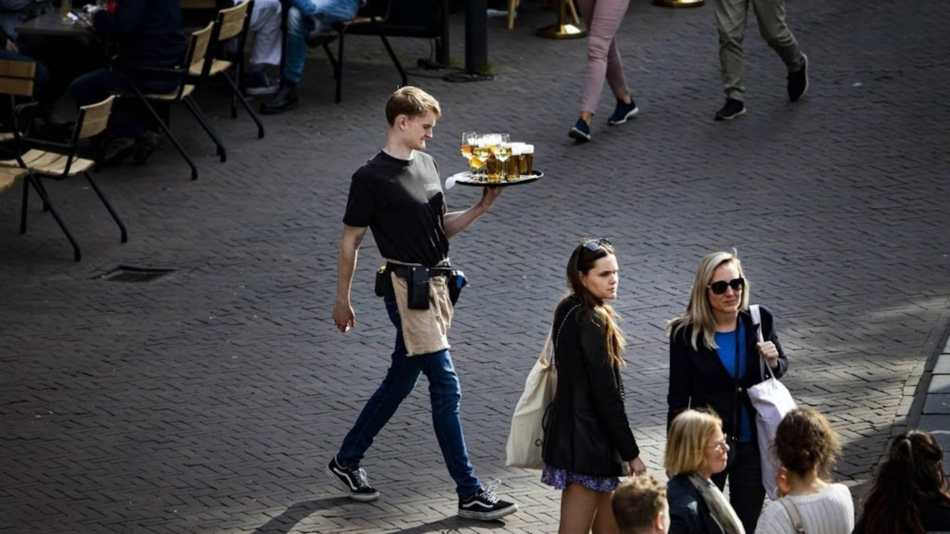 Young people aged 16 and over to receive higher minimum wage in 2027