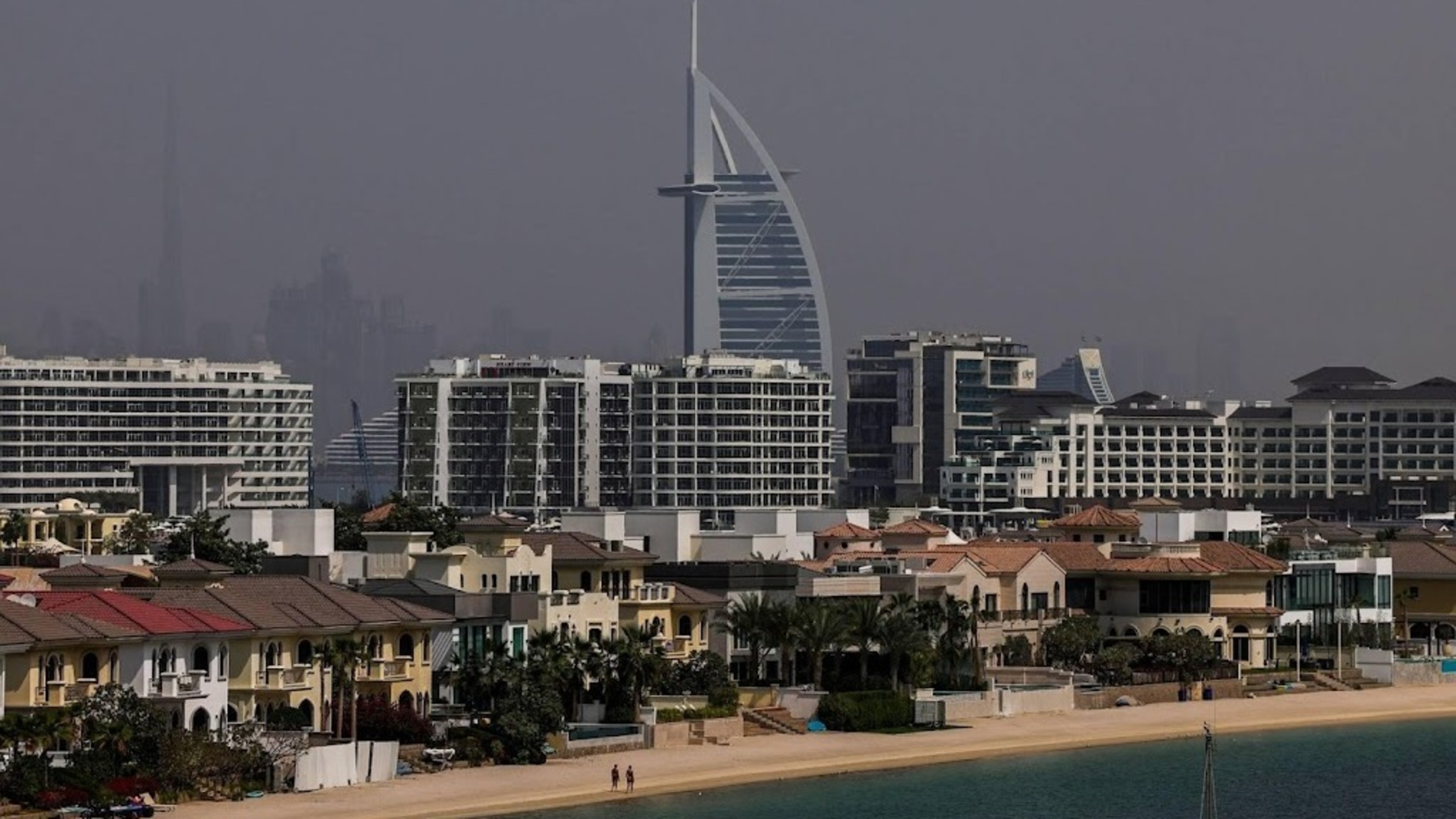 More stranded Dutch citizens in Middle East call emergency services