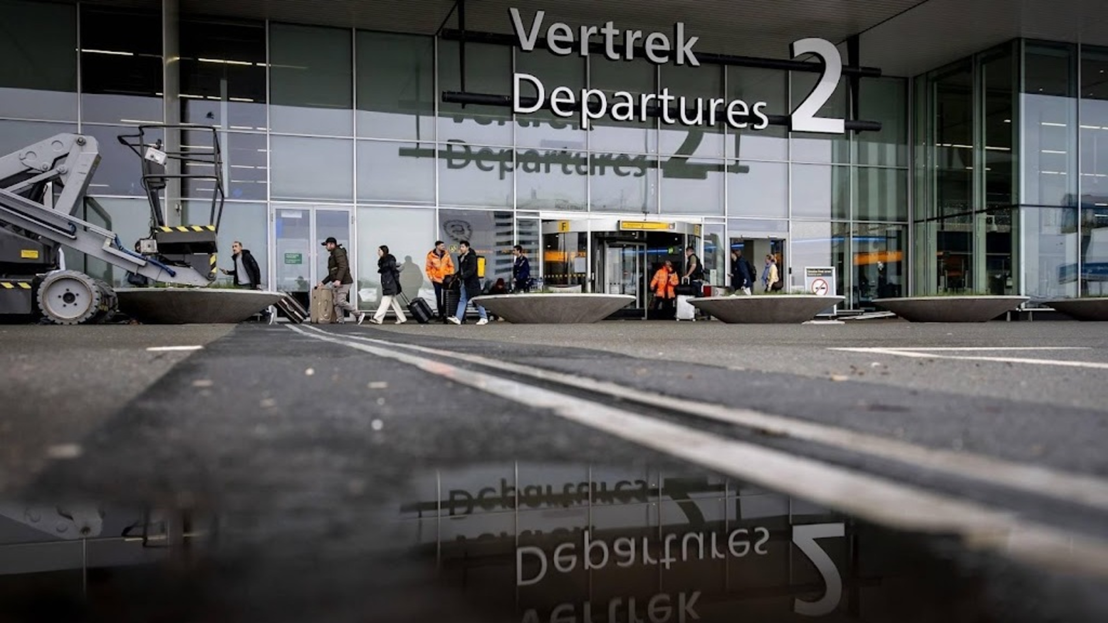 Travel advice tightened for five more countries near Iran