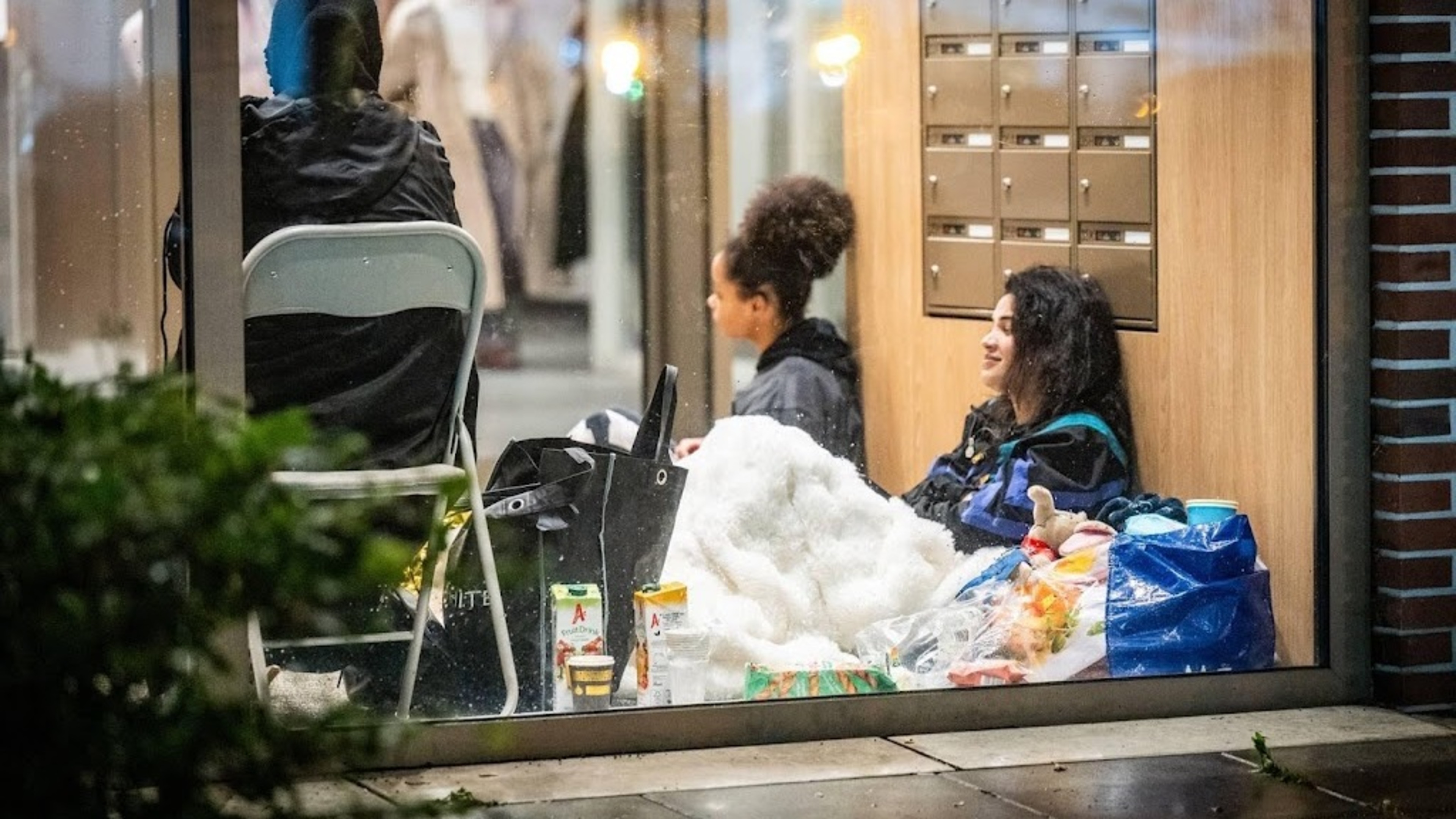 Amsterdam arranges hotel rooms for explosion victims