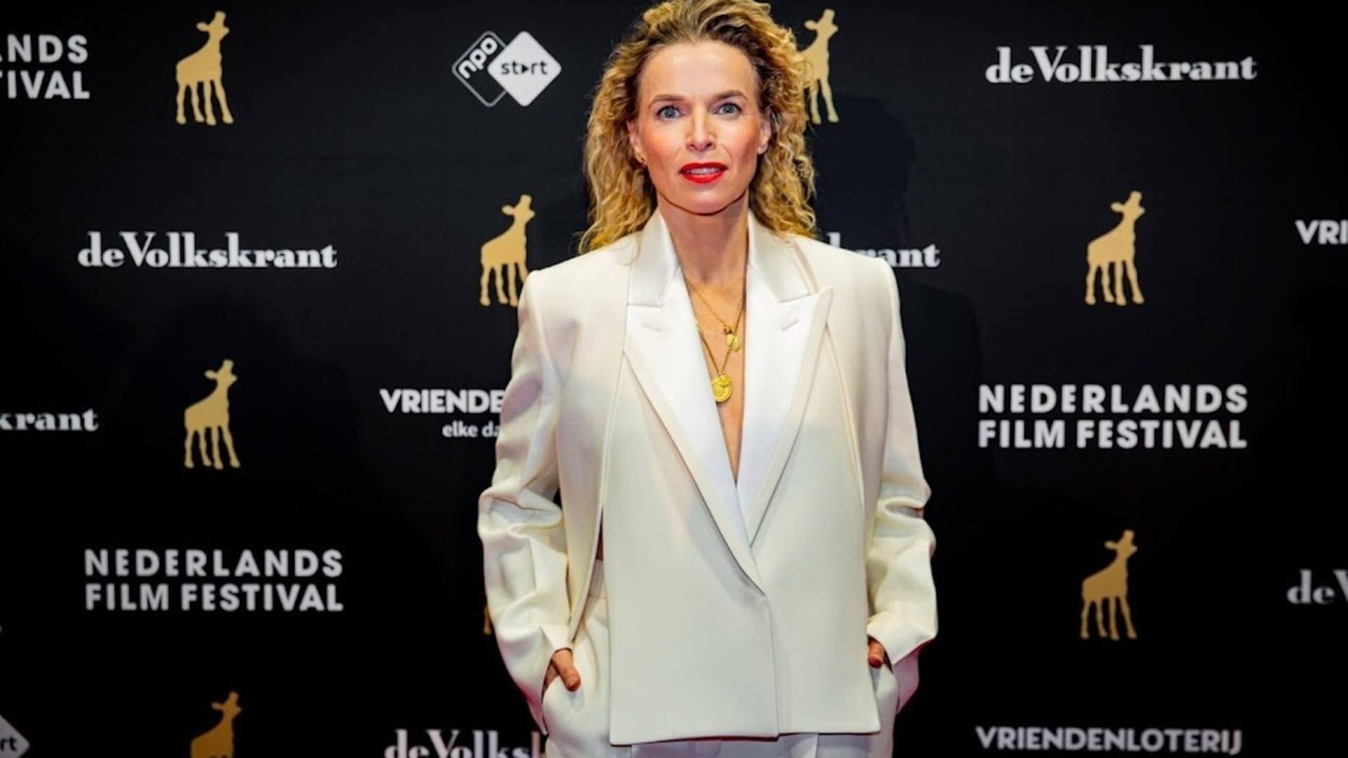 Voor de Meisjes grote winnaar tijdens uitreiking Gouden Kalveren |  Noordhollands Dagblad