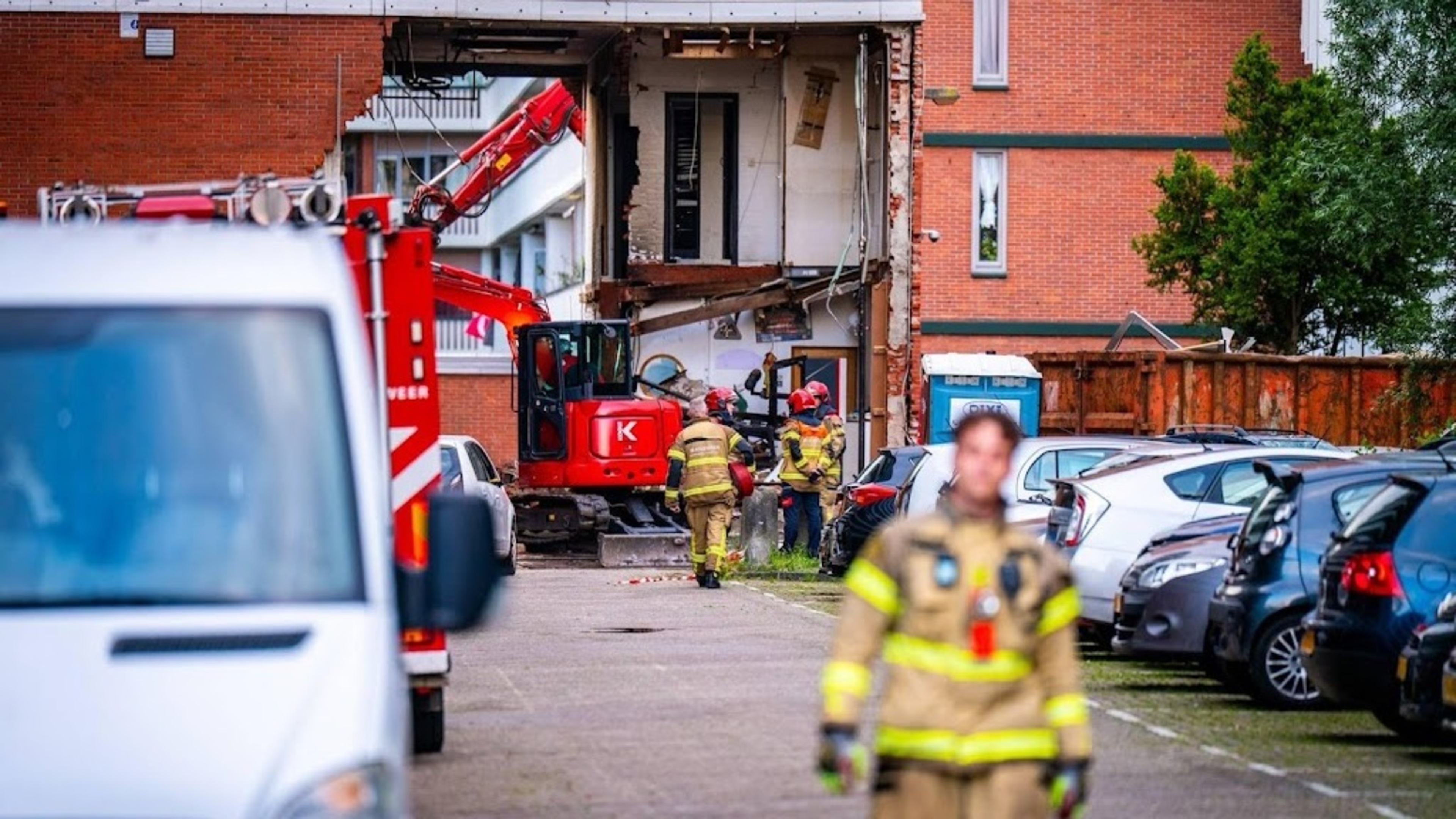 Repairs to Amsterdam apartment building not yet completed