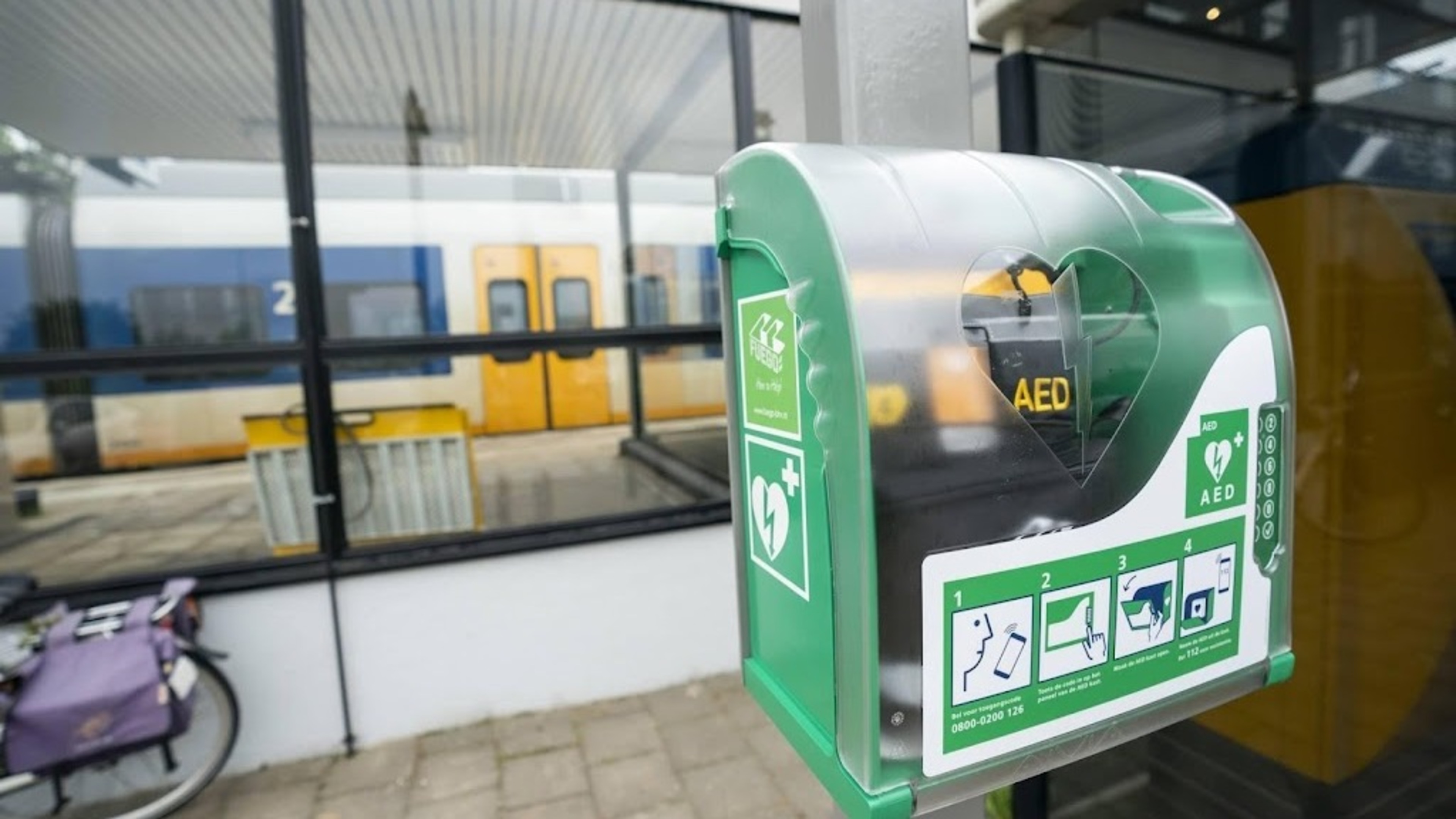 Dutch Parliament allocates funds for defibrillators in poor neighborhoods