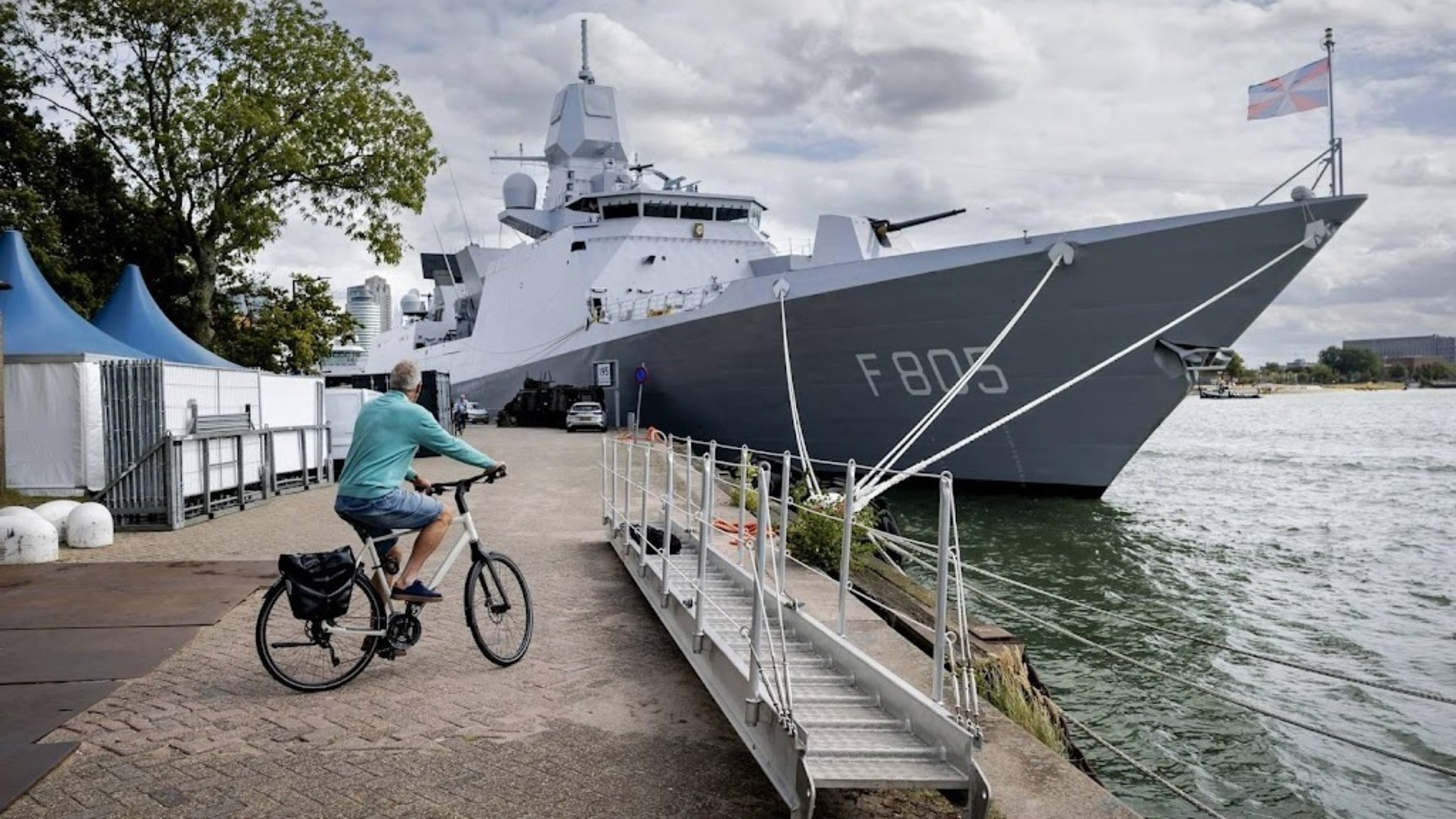 Navy ship Evertsen back in Netherlands after weeks of overtime over Iran