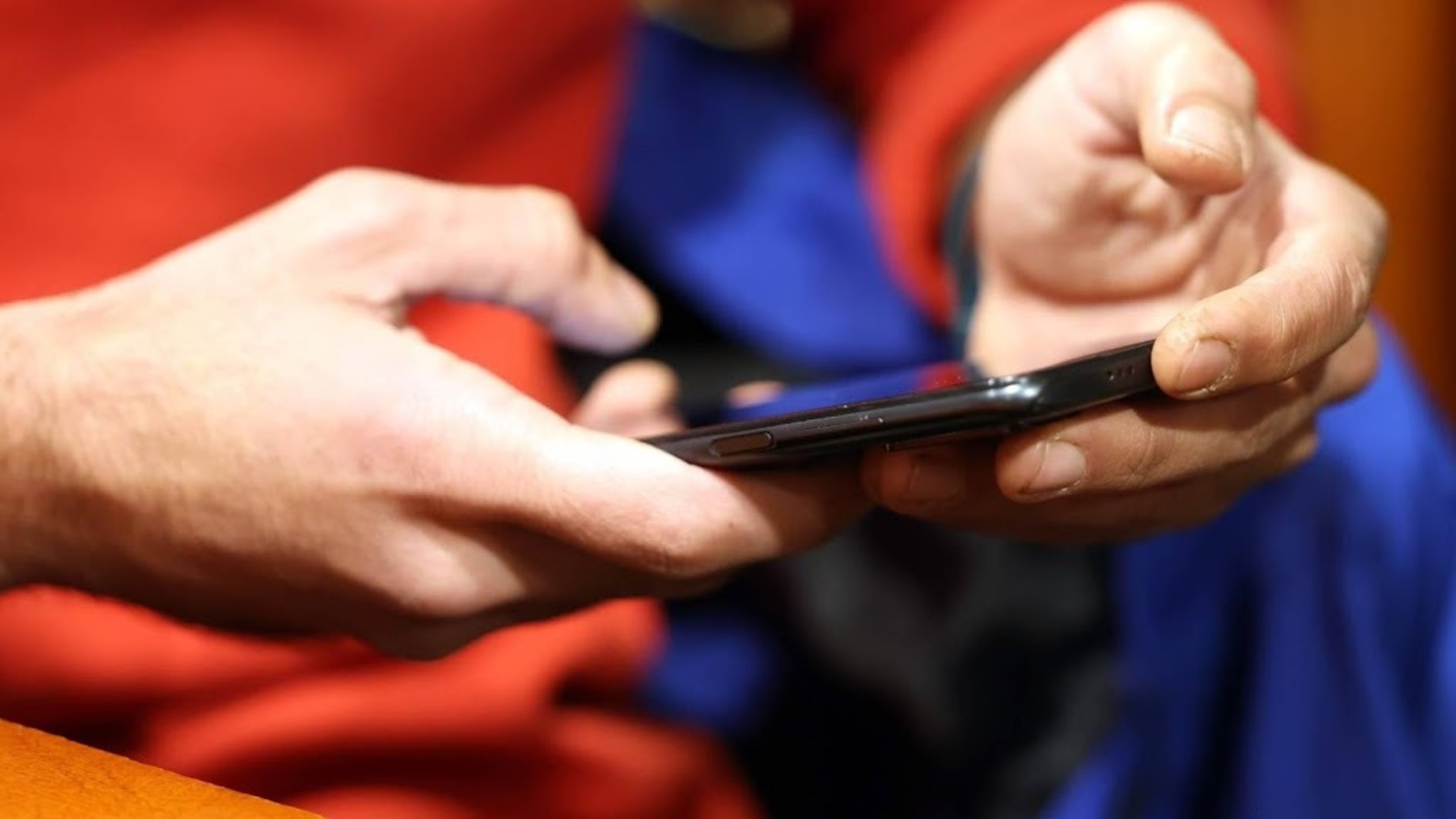 Consumer groups demand Brussels action against fake ads