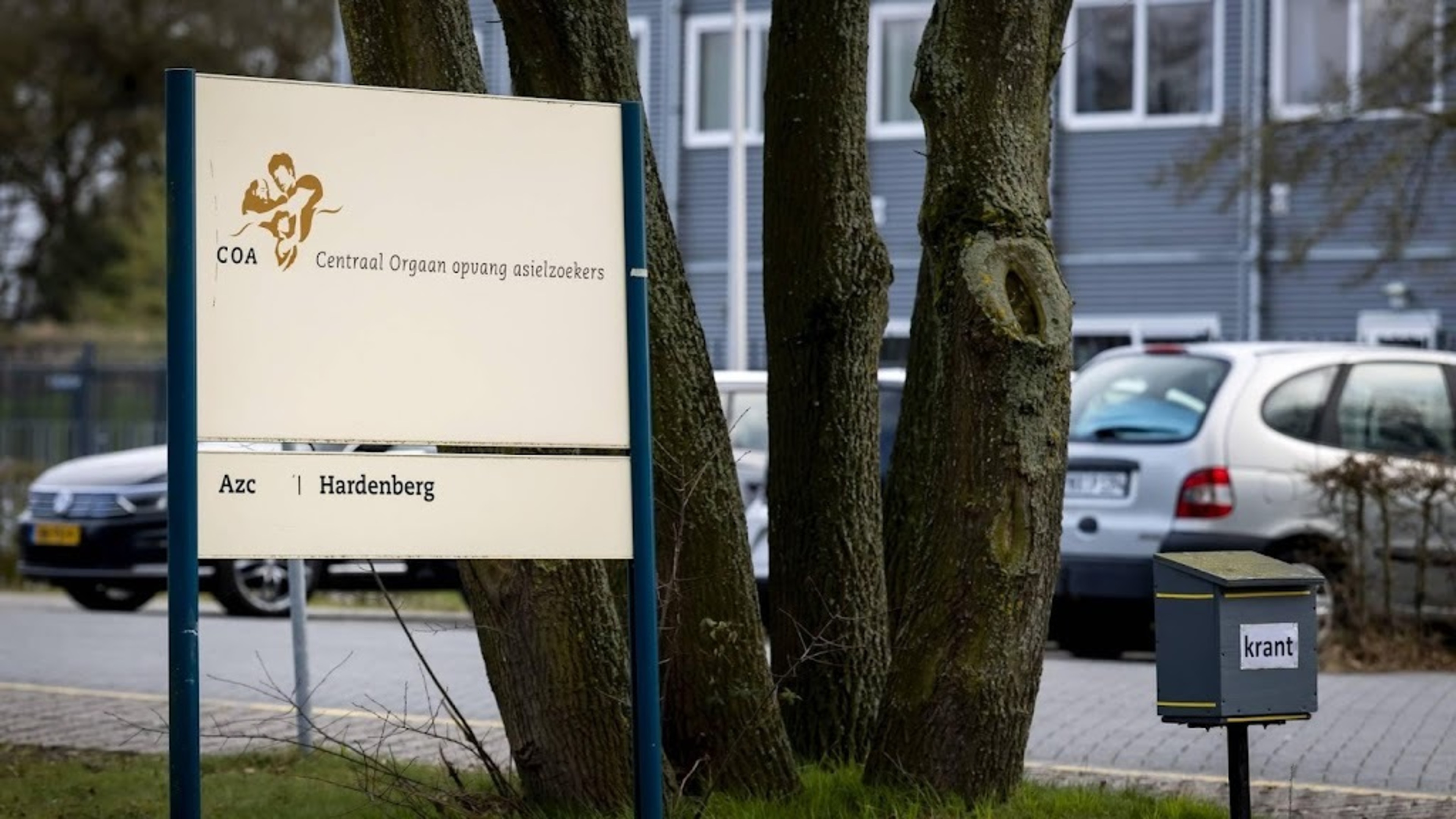 Hardenberg imposes new fine as asylum center remains open