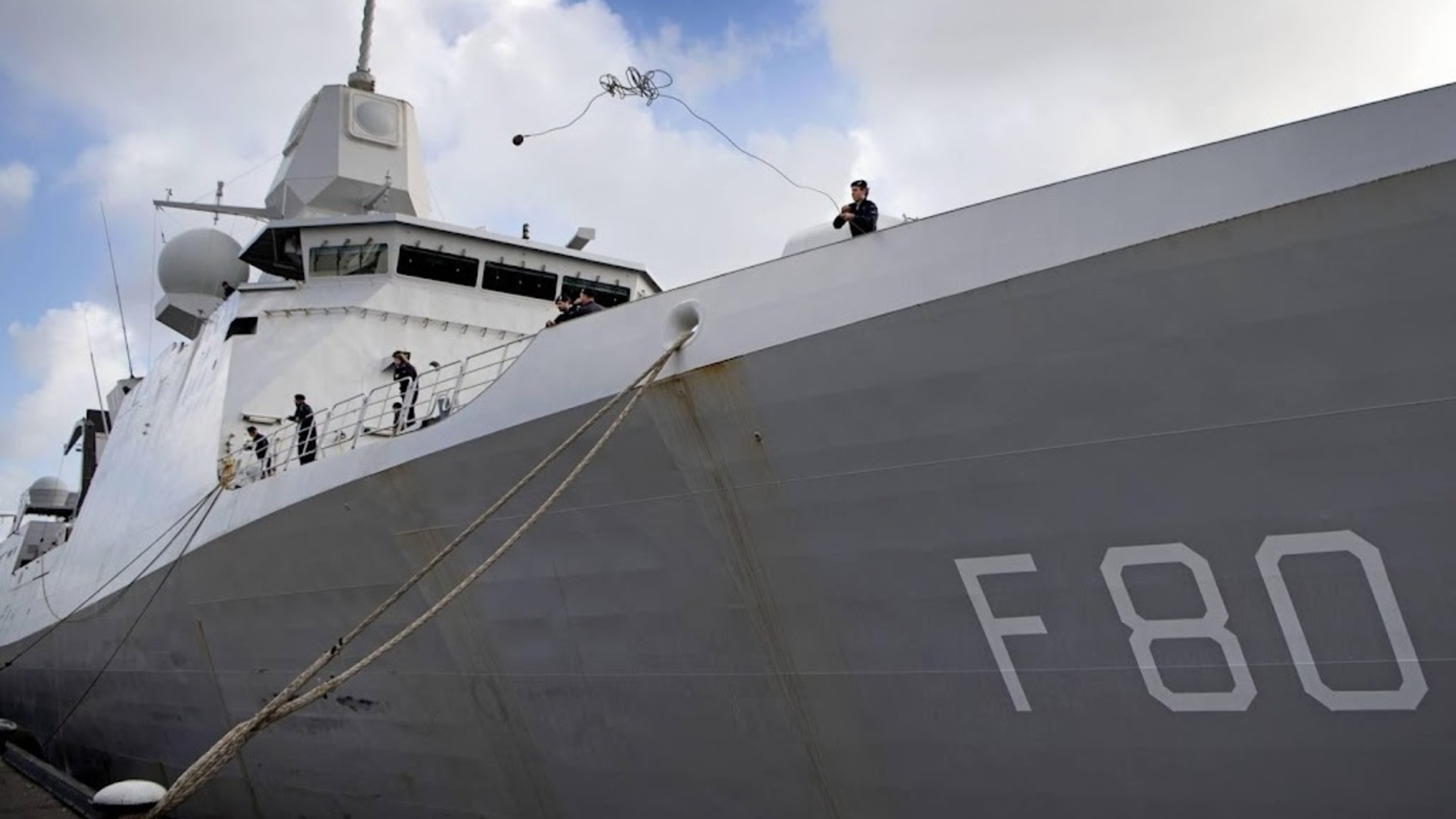 Dutch frigate also heading to Strait of Hormuz after minehunter