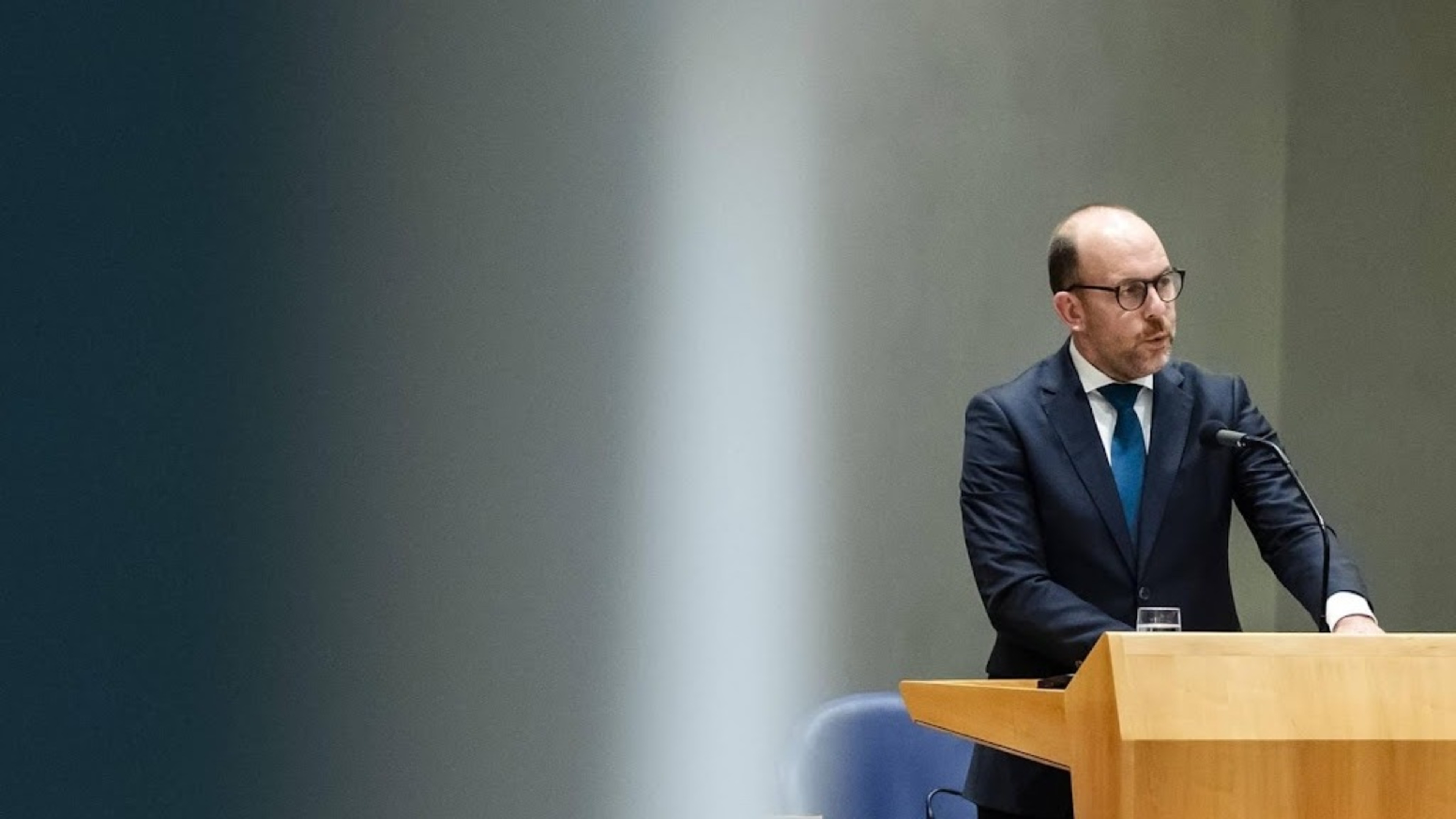 Van den Brink relaxes asylum policy for Afghan women