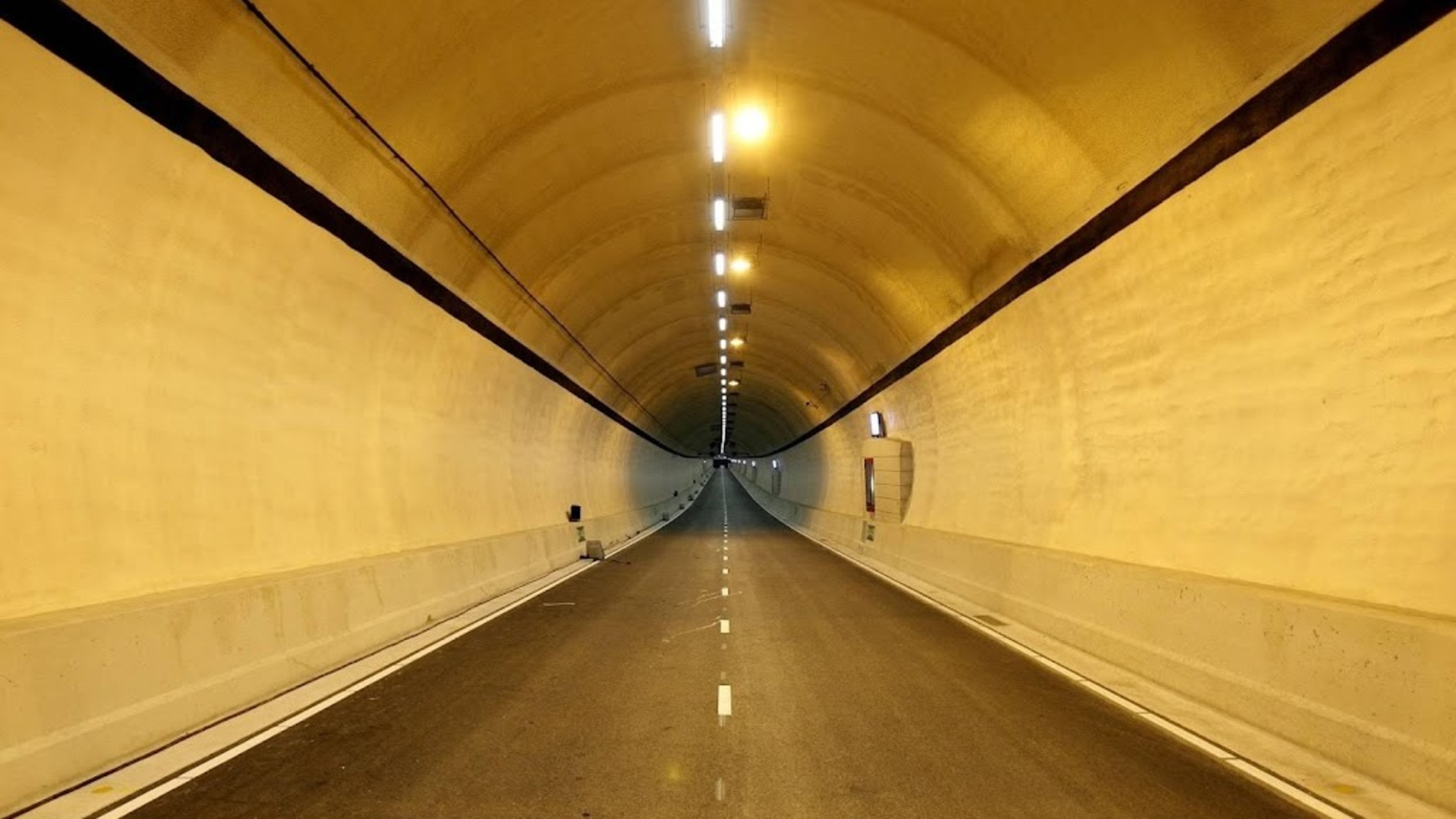 The Hague tunnel to remain closed for months, city fines builder Strukton