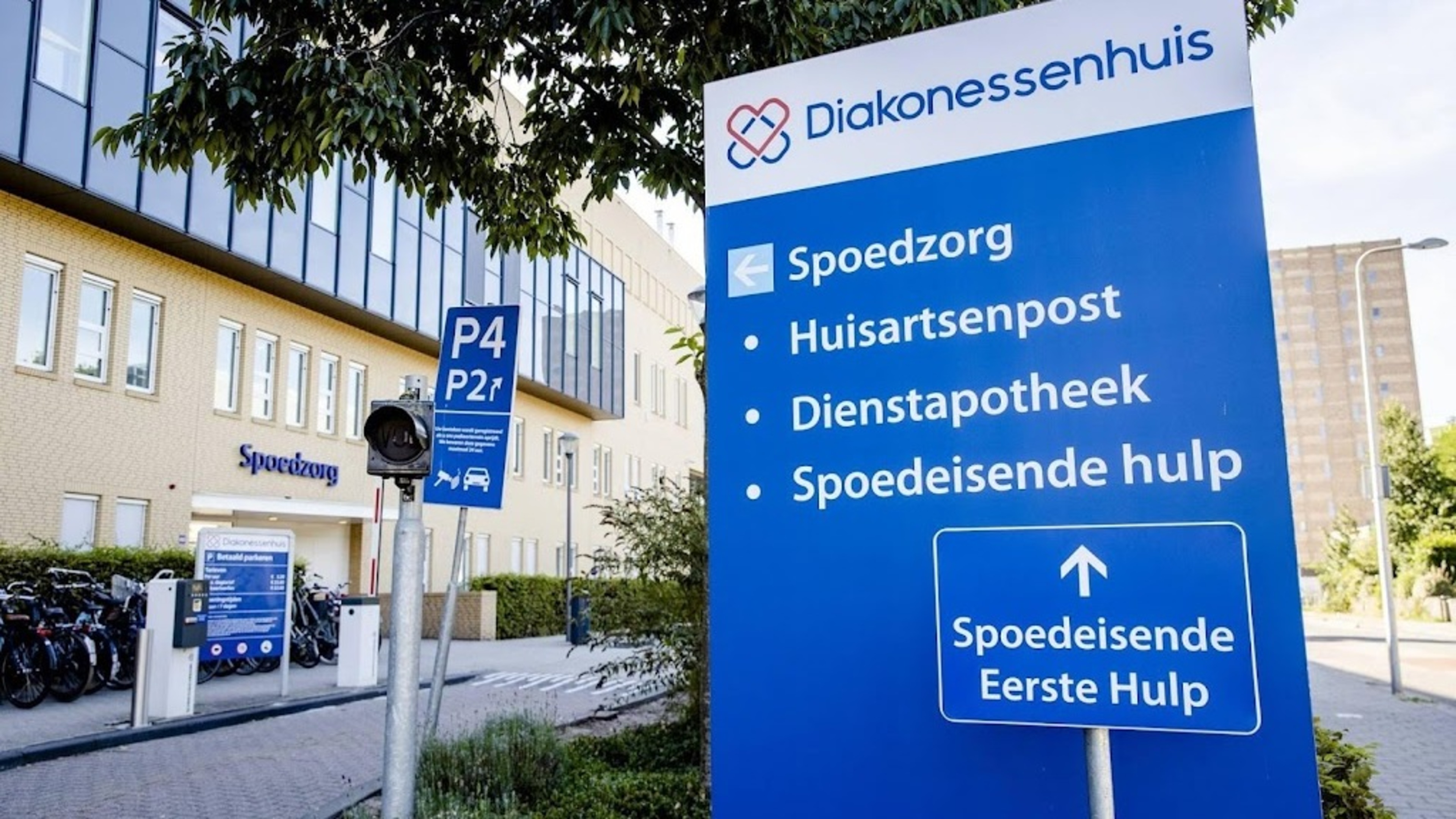 Man escapes Utrecht hospital, police launch manhunt